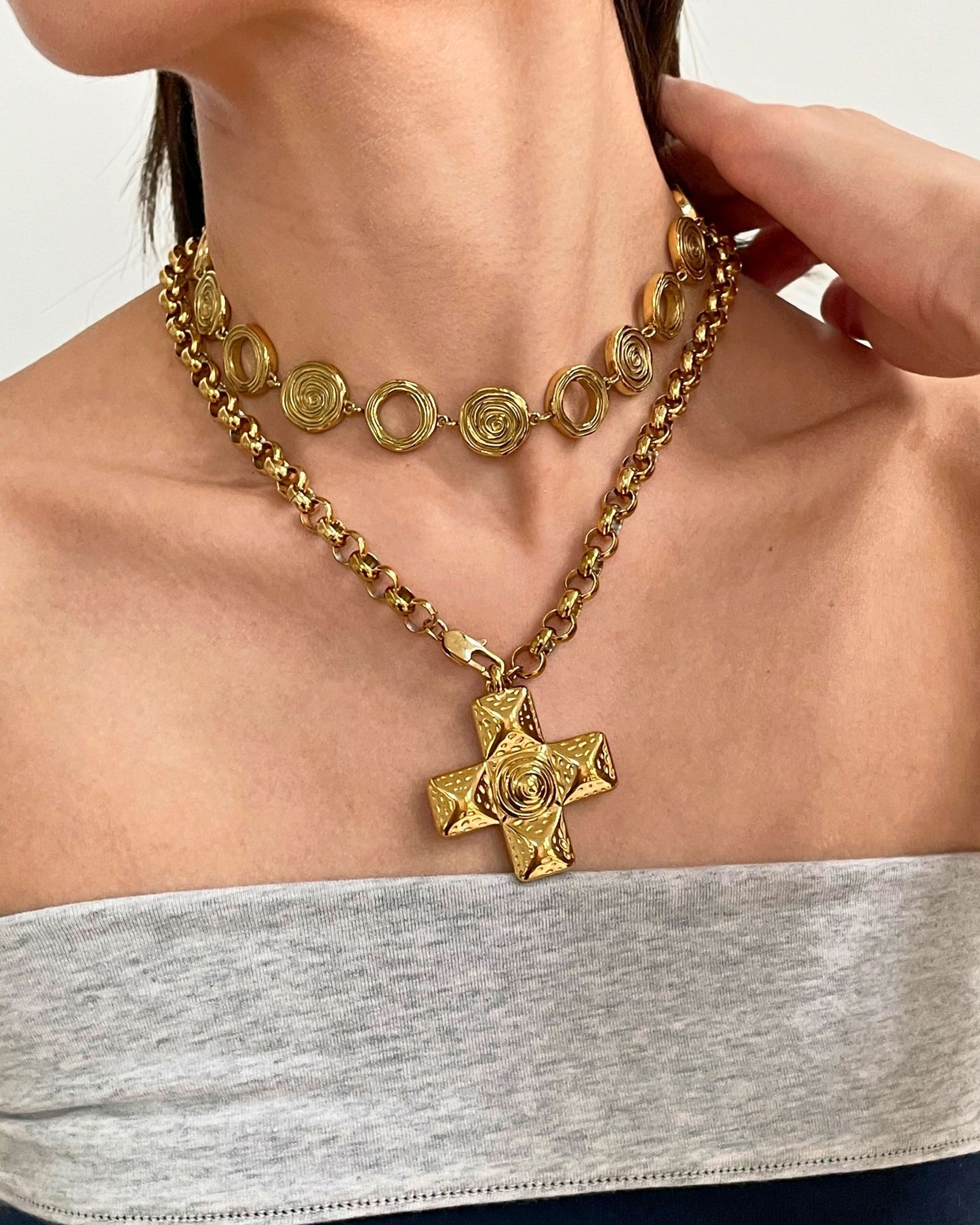 Gold_Riva_Swirl_Necklace_3