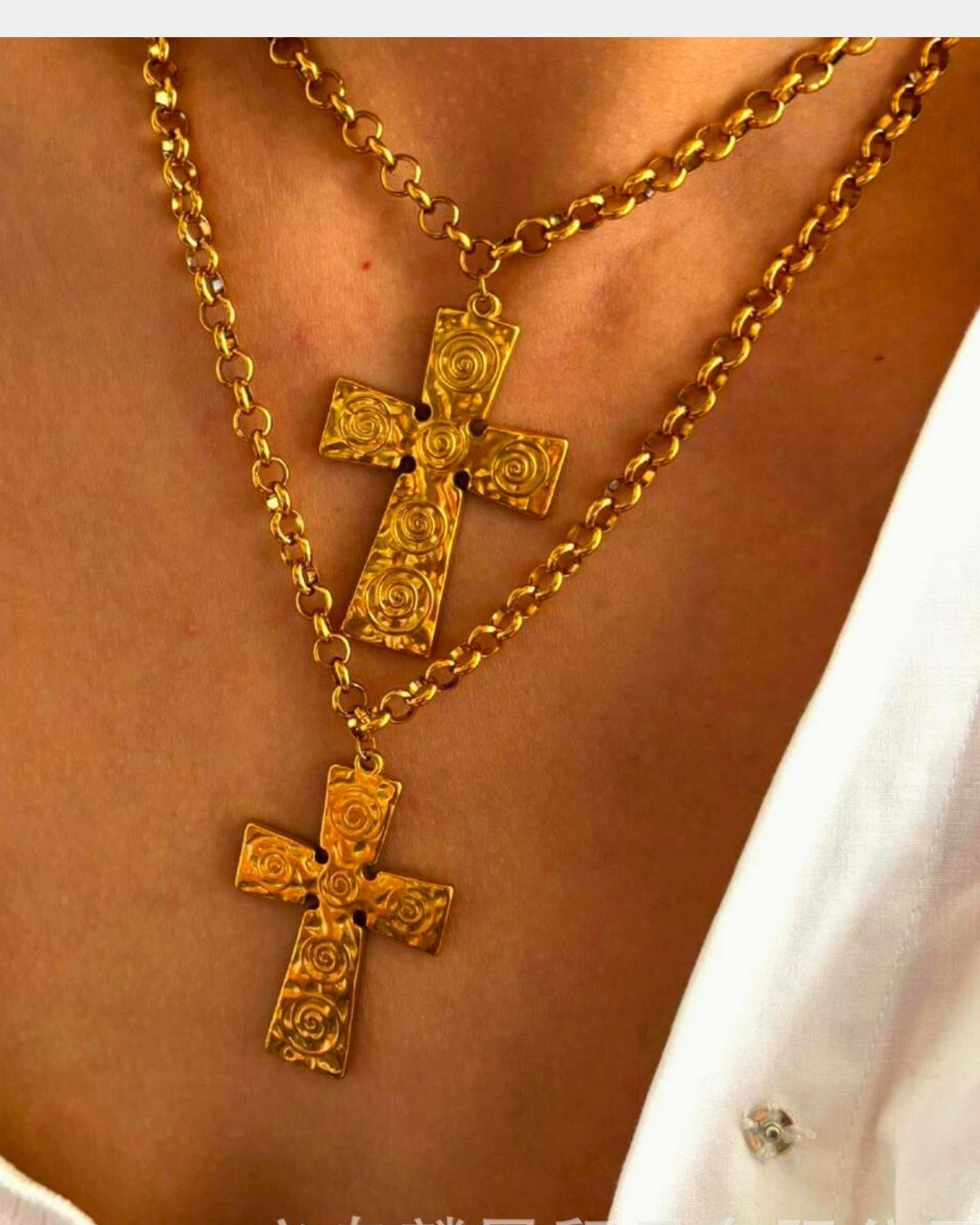 Gold_Shell_Cross_Pendant_Necklace_2