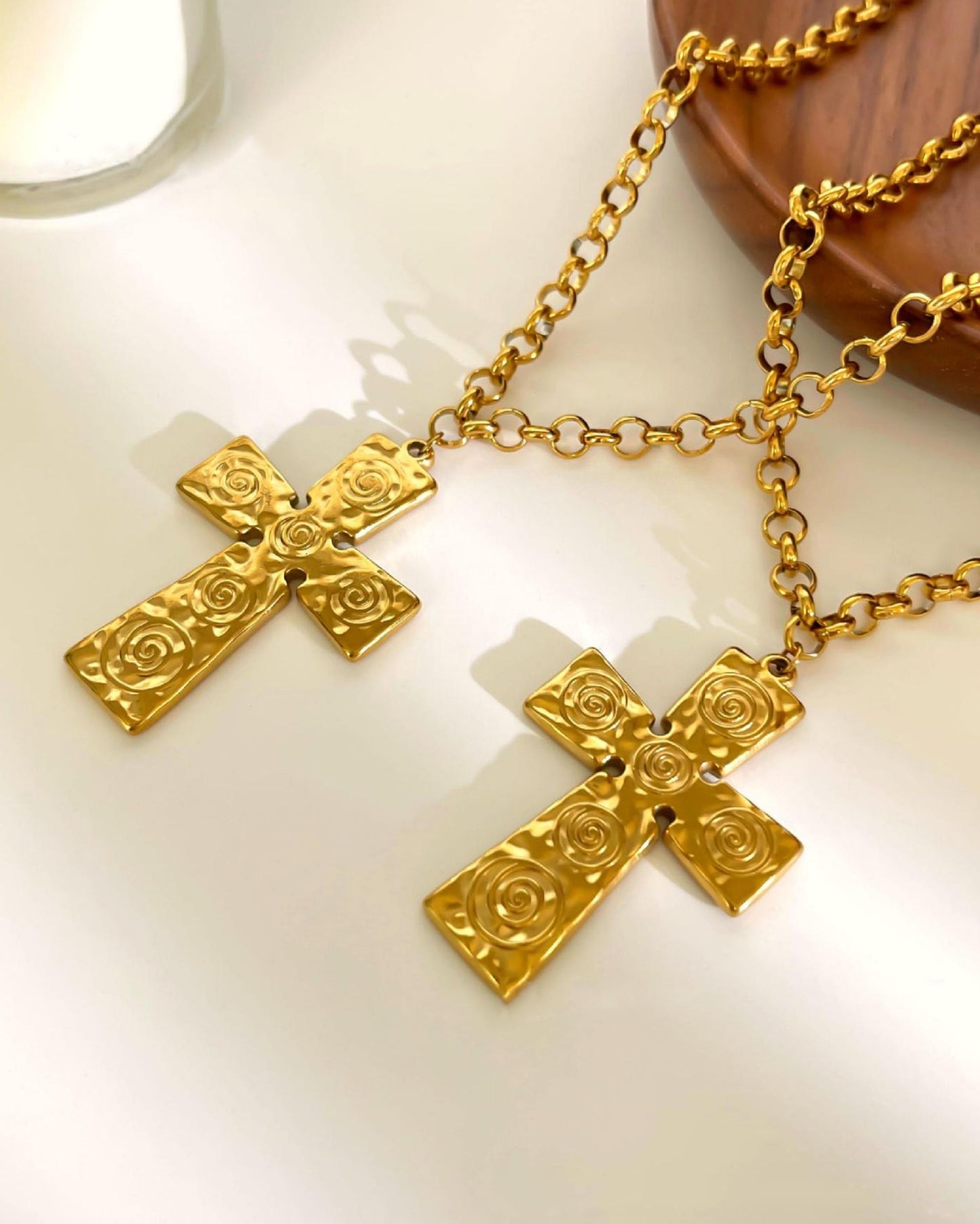 Gold_Shell_Cross_Pendant_Necklace_4