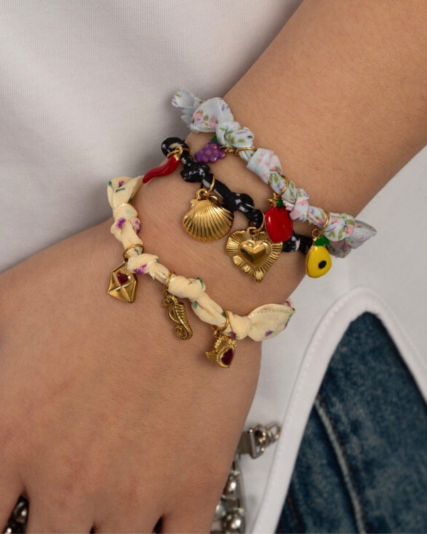 Gold_Shell_Heart_Cord_Bracelet_4