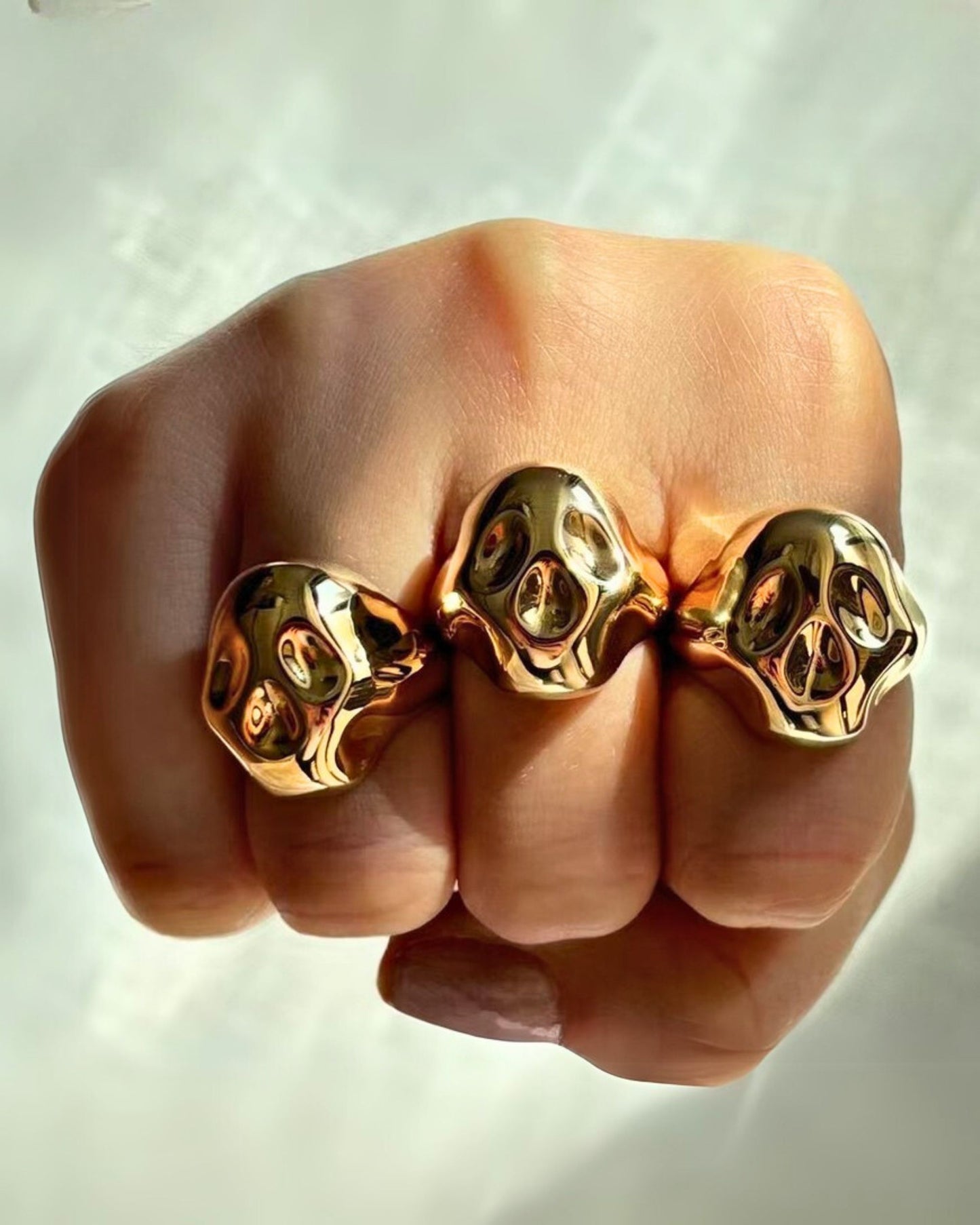 Gold_Skull_s_Kiss_Ring_2