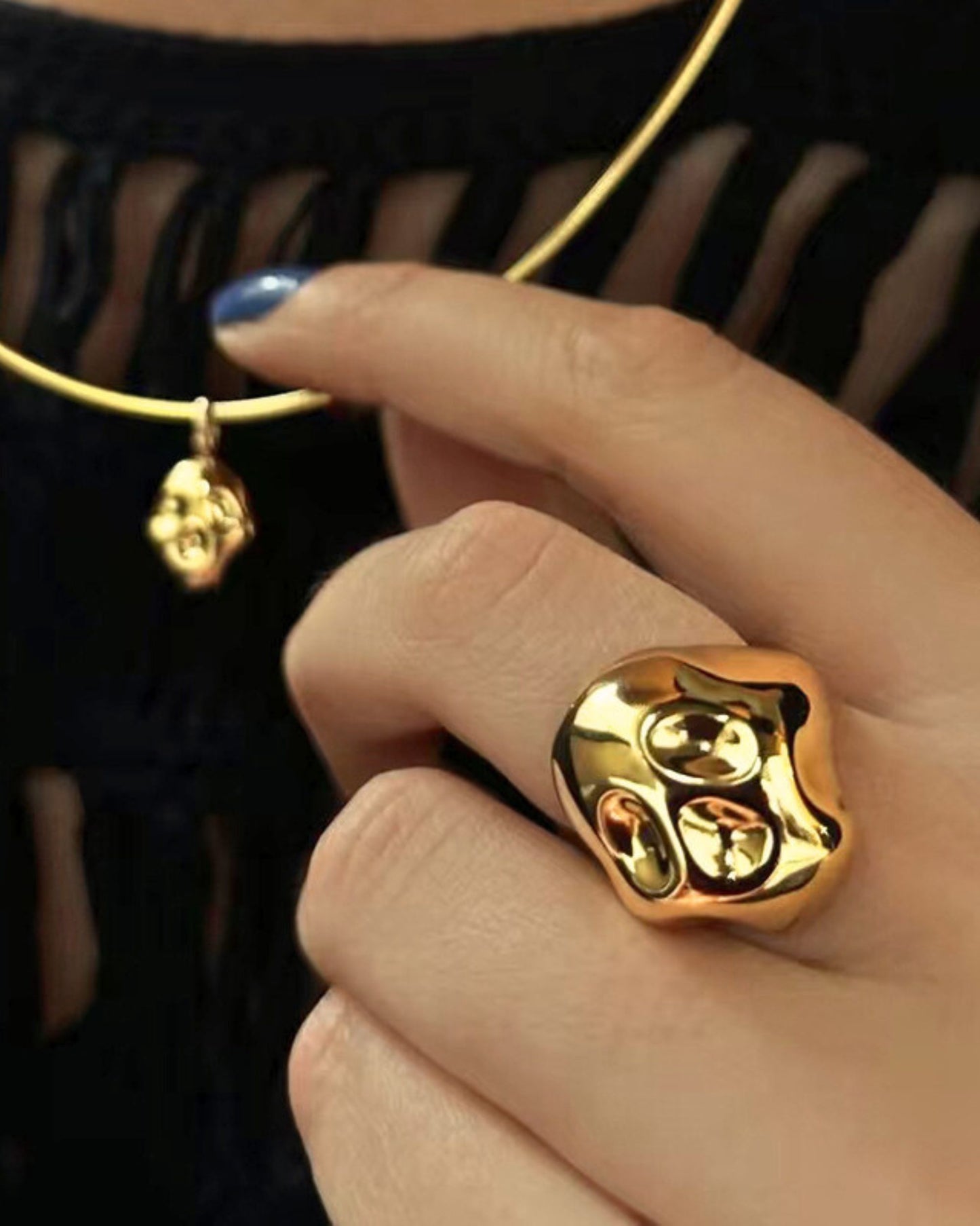 Gold_Skull_s_Kiss_Ring_5