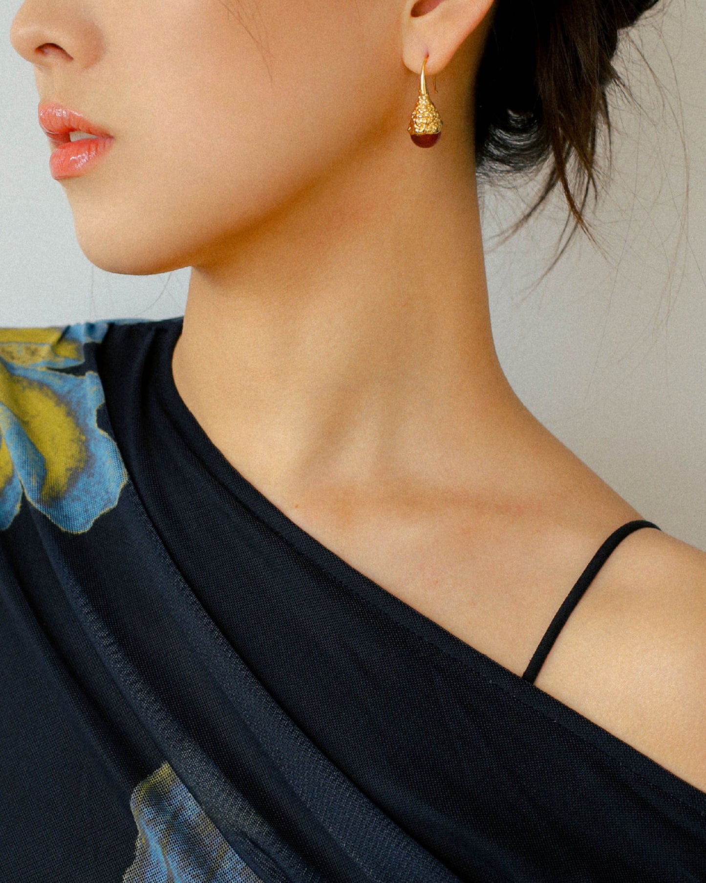 Gold_Solar_Carnelian_Drop_Earrings_2