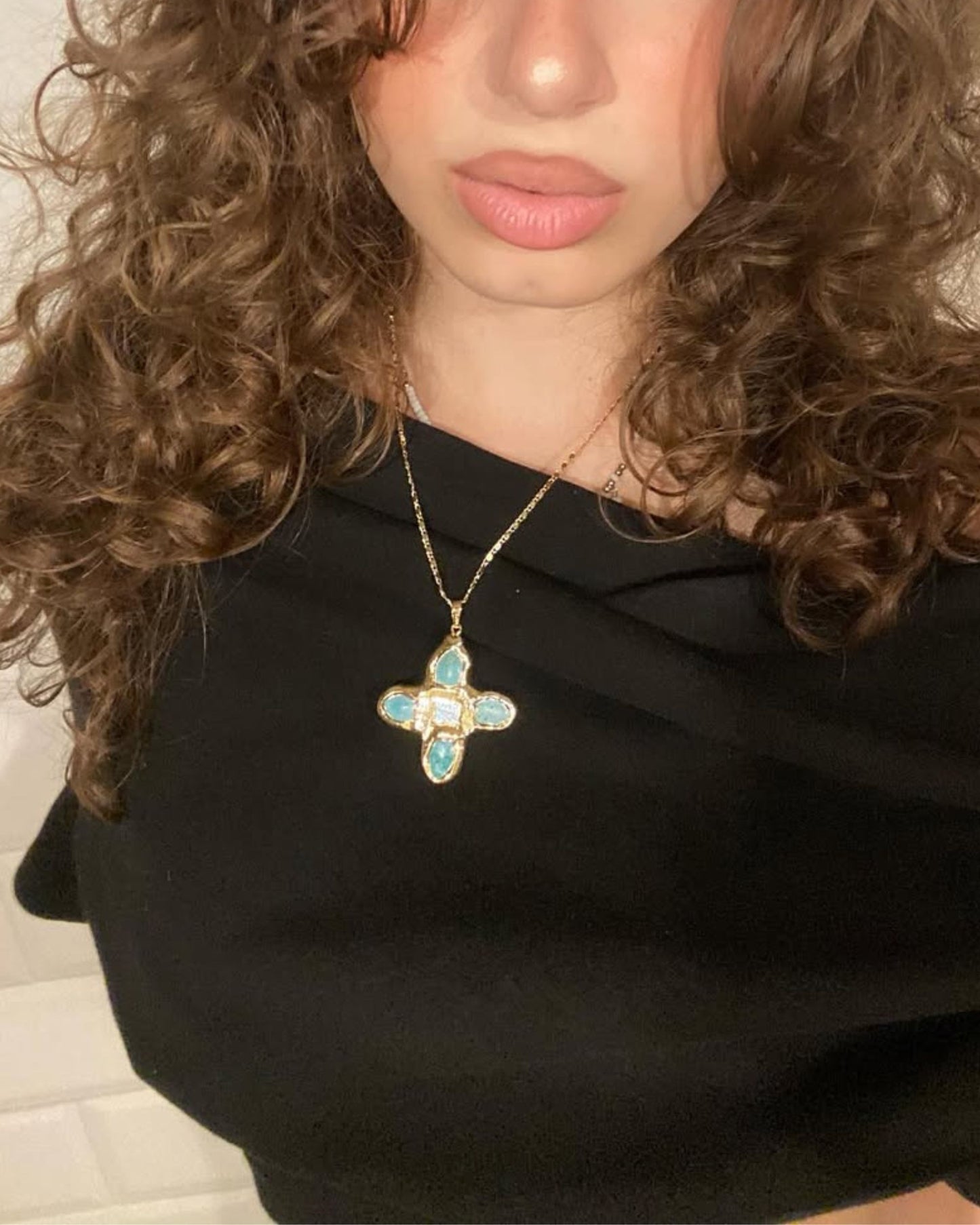 Gold_Solterra_Cross_Necklace_10