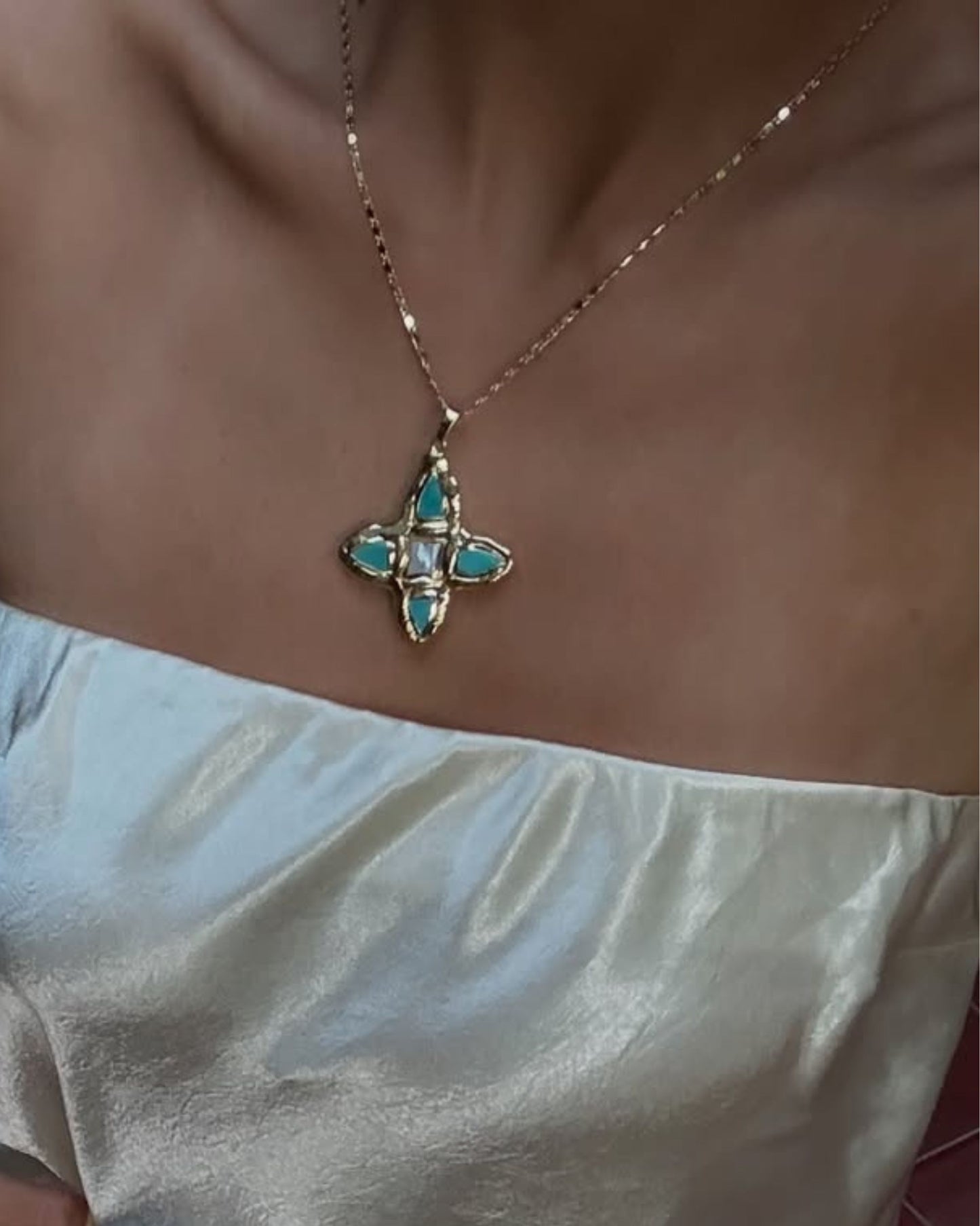 Gold_Solterra_Cross_Necklace_13