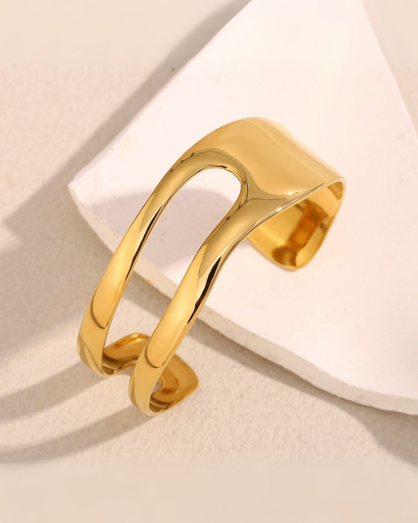Gold_Stream_Curve_Bracelet_2