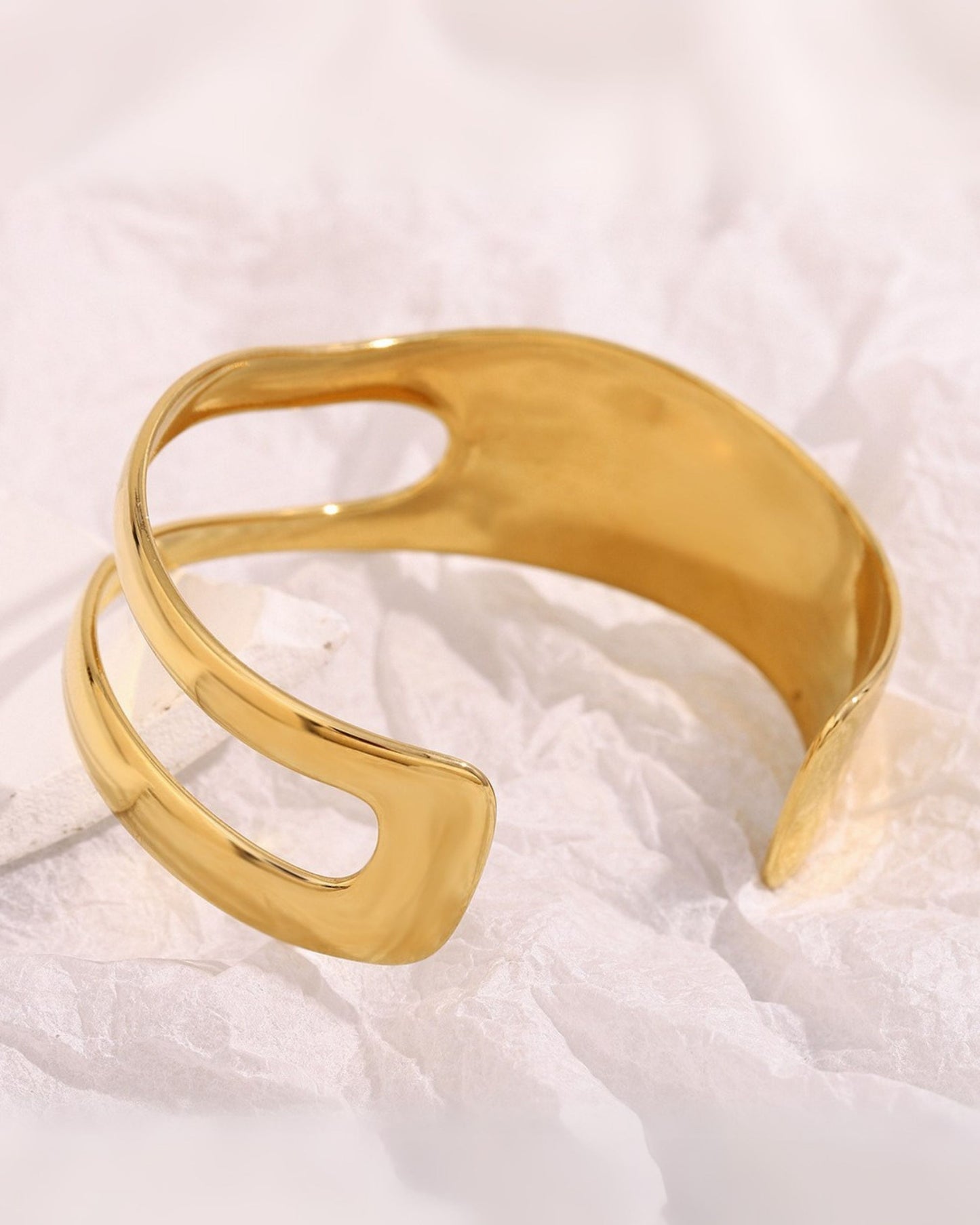 Gold_Stream_Curve_Bracelet_4