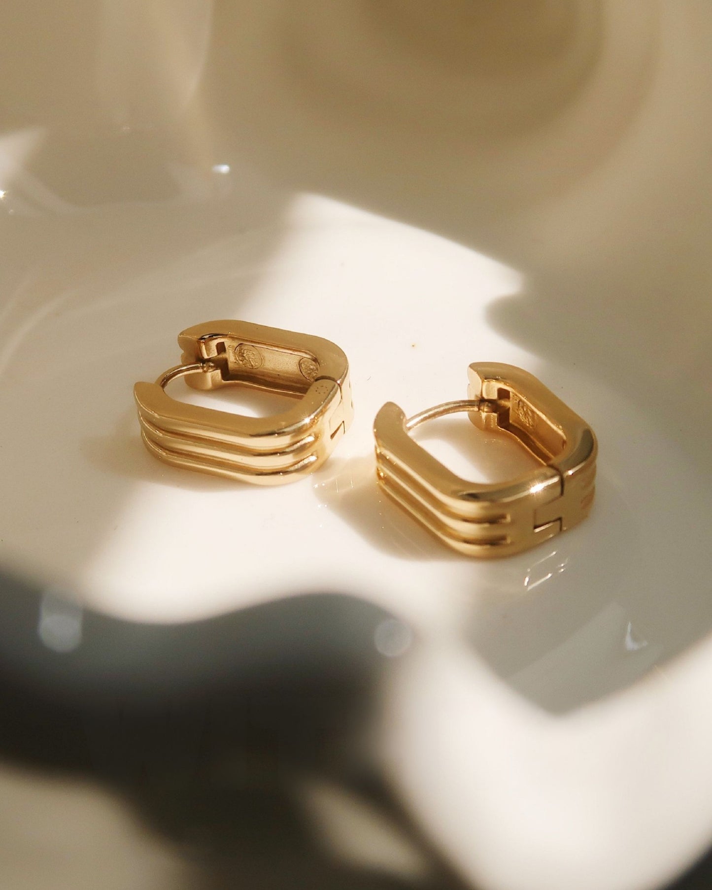 Gold_Stripe_Hoop_Earrings_3