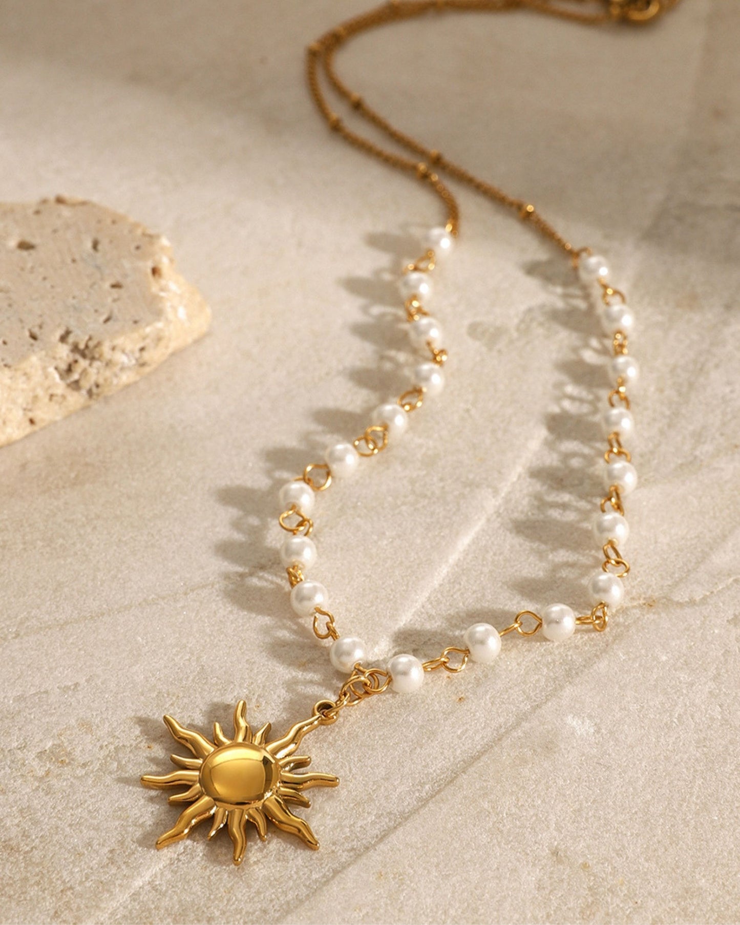 Gold_Sunlit_Pearl_Pendant_Necklace_3