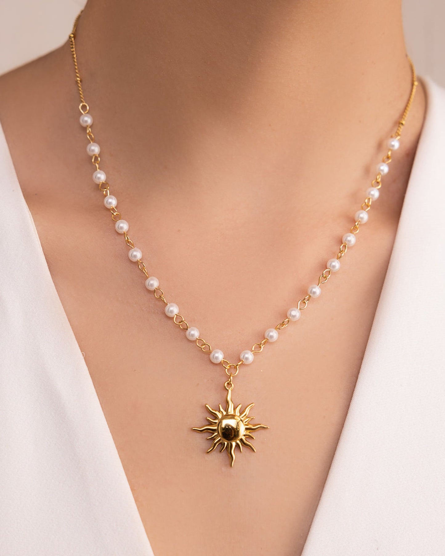 Gold_Sunlit_Pearl_Pendant_Necklace_4