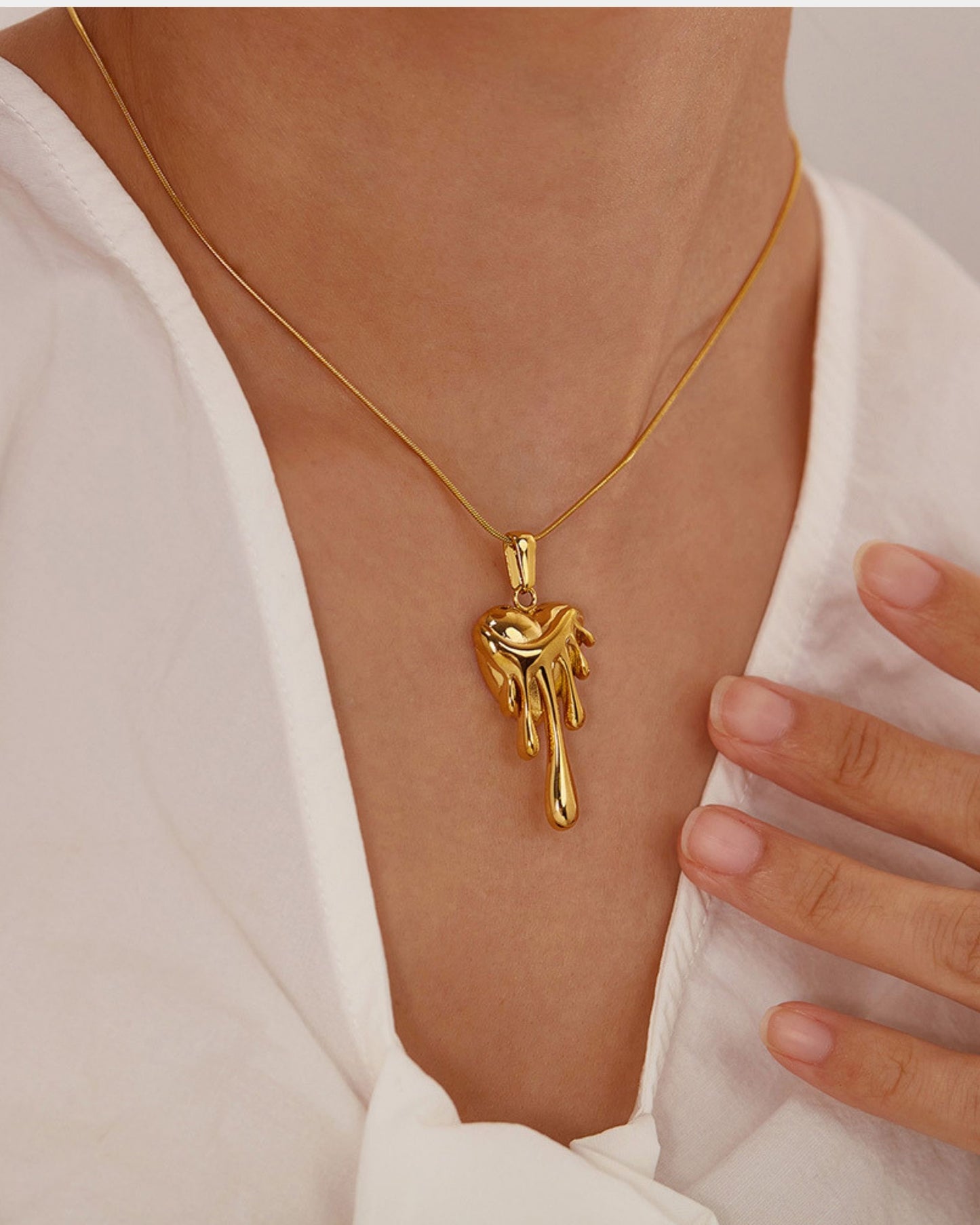 Gold_Thalassa_Vein_Necklace_2