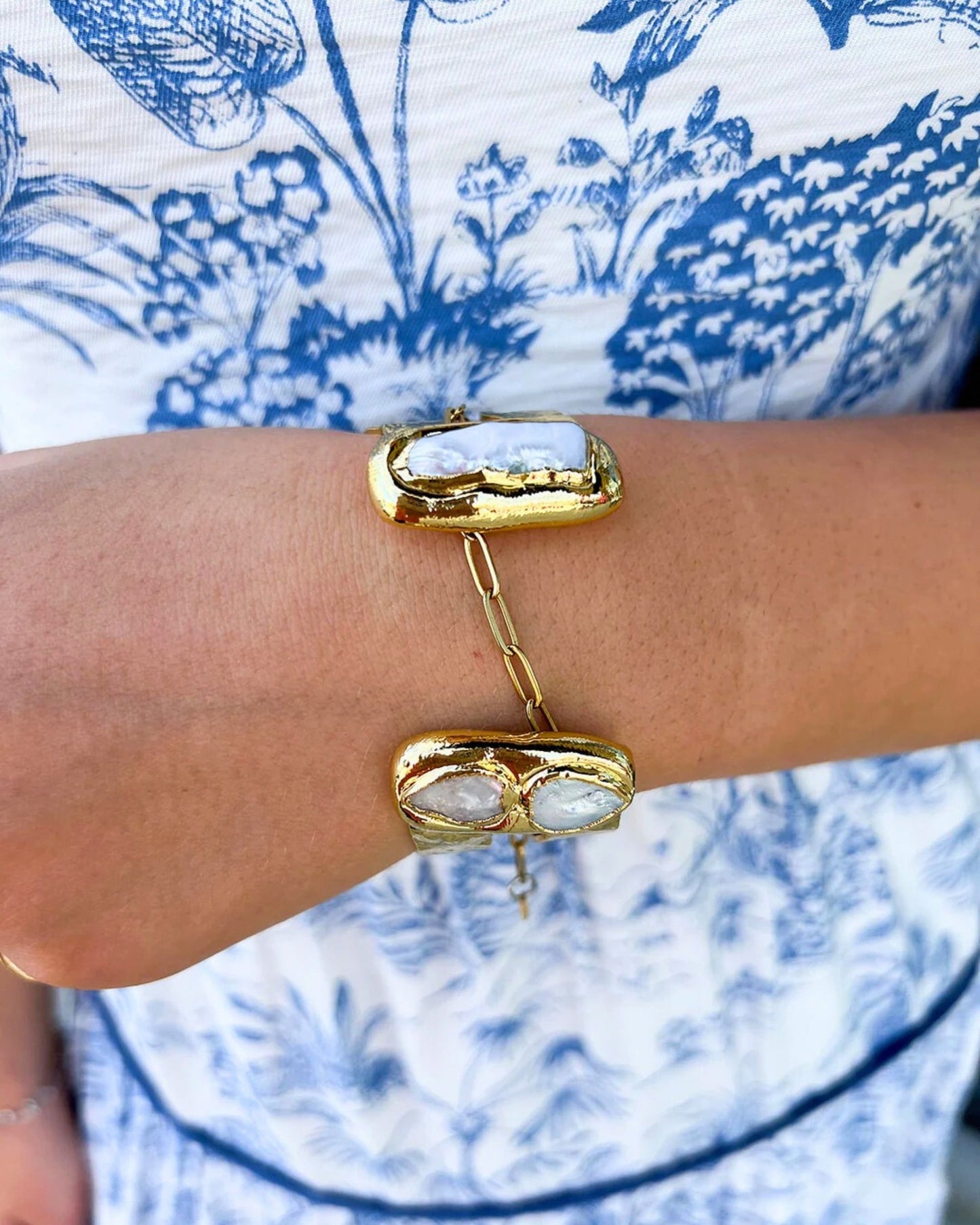 Gold_Vein_Pearl_Duo_Bangle_2