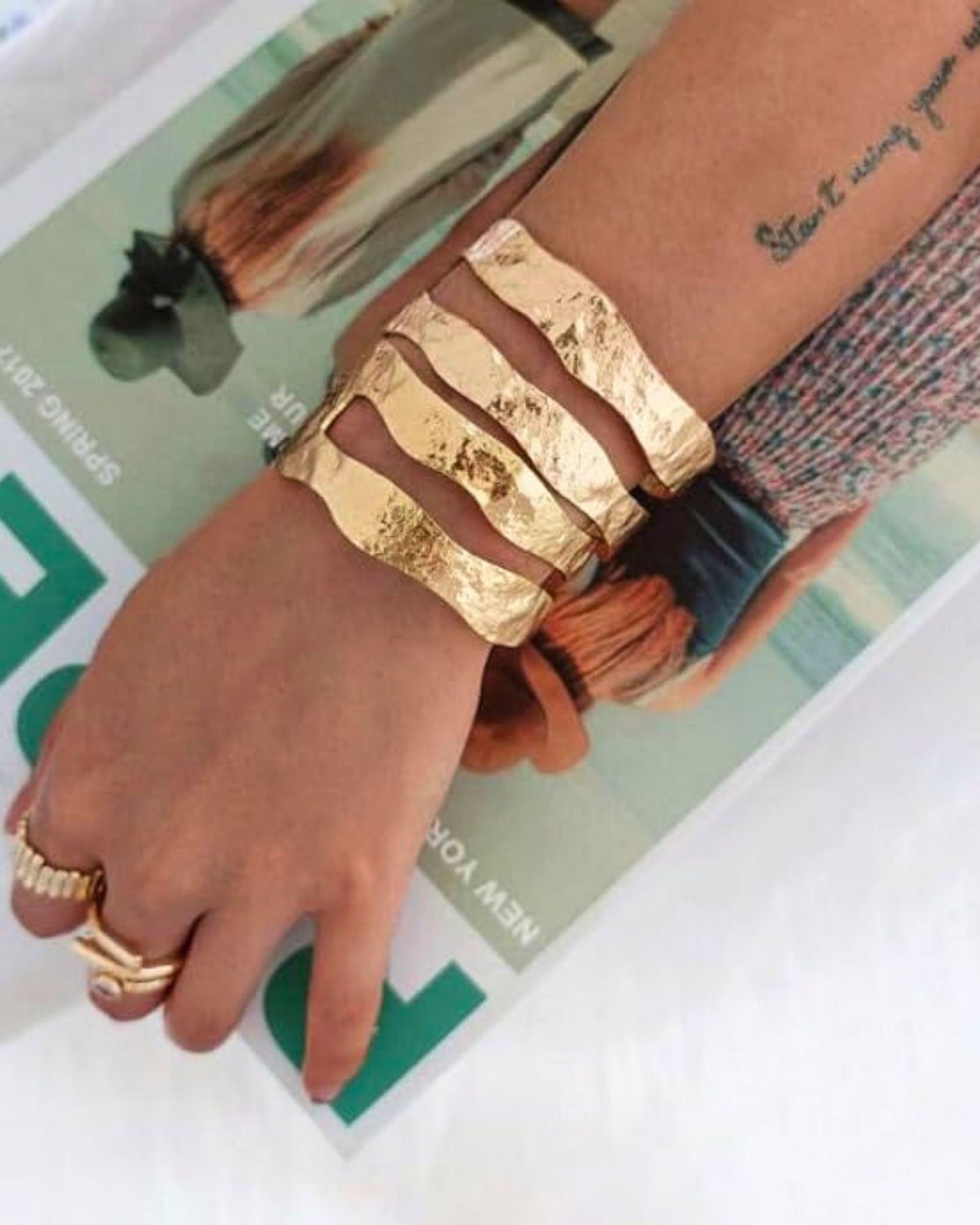 Gold_Vein_Texture_Bangle_3