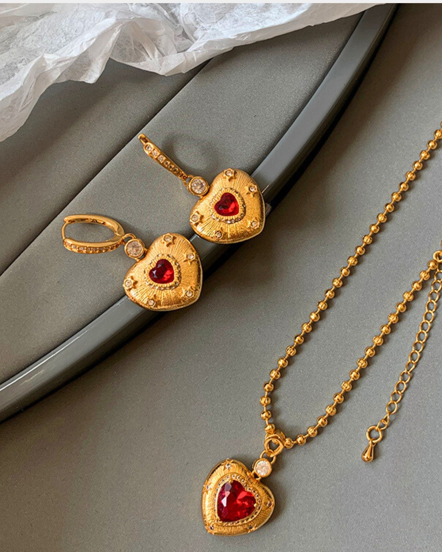 Gold_Versailles_Drop_Earring_2