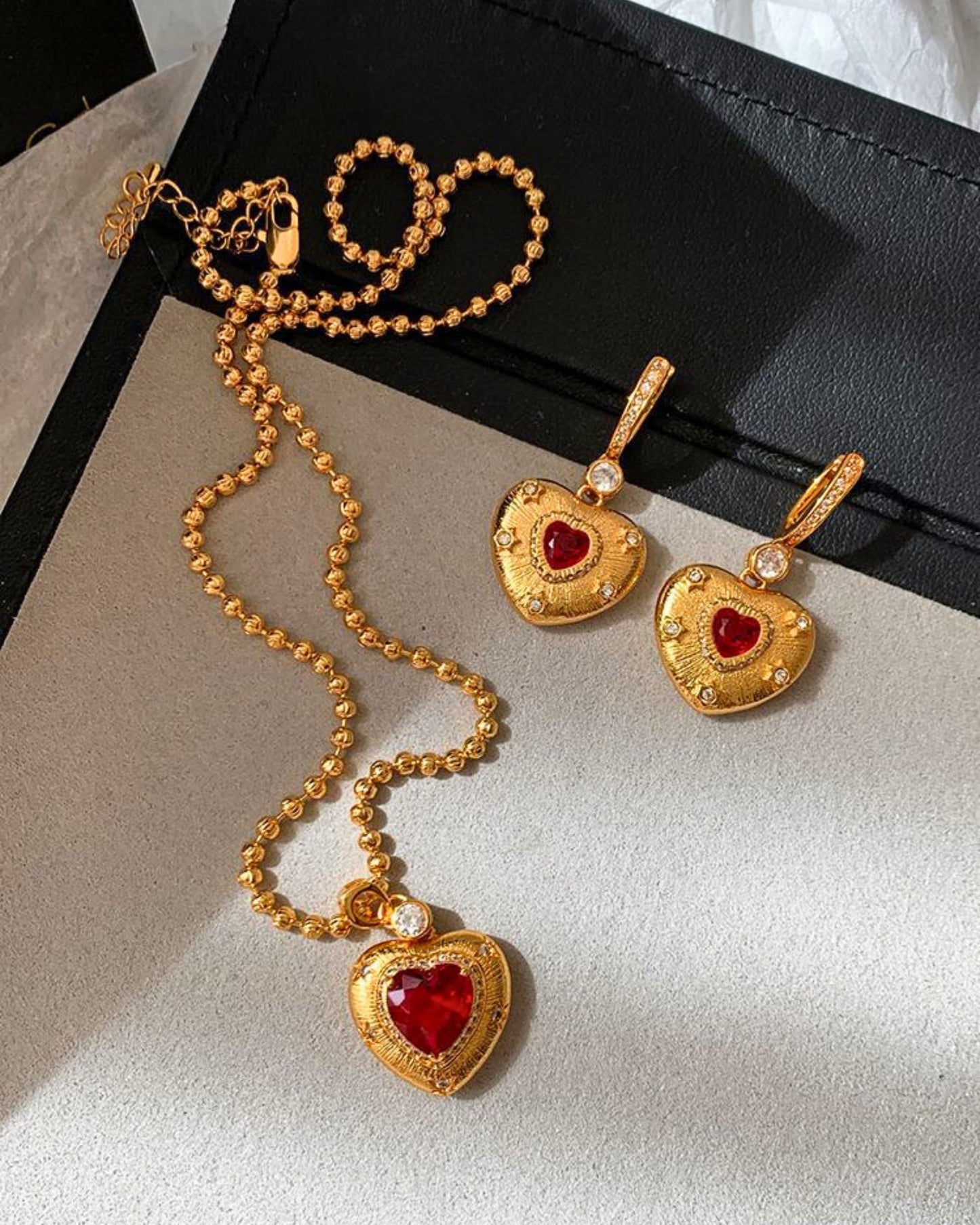 Gold_Versailles_Drop_Earring_3