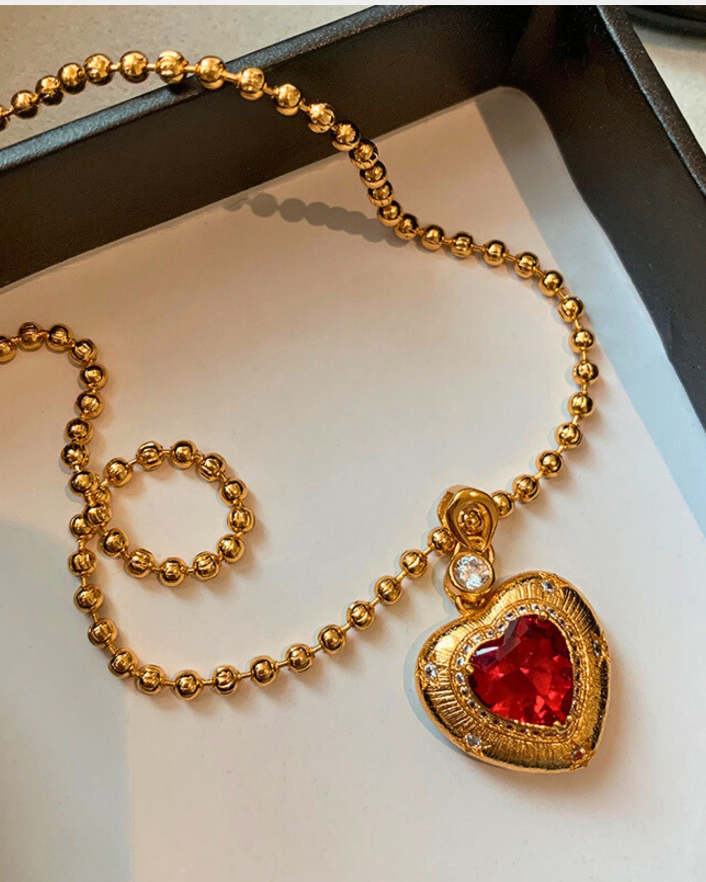 Gold_Versailles_Heart_Necklace_1
