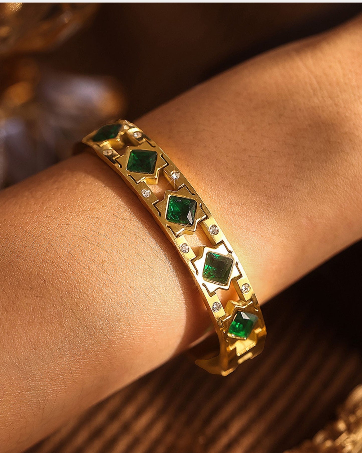 Gold_Viridian_Flame_Bangle_2