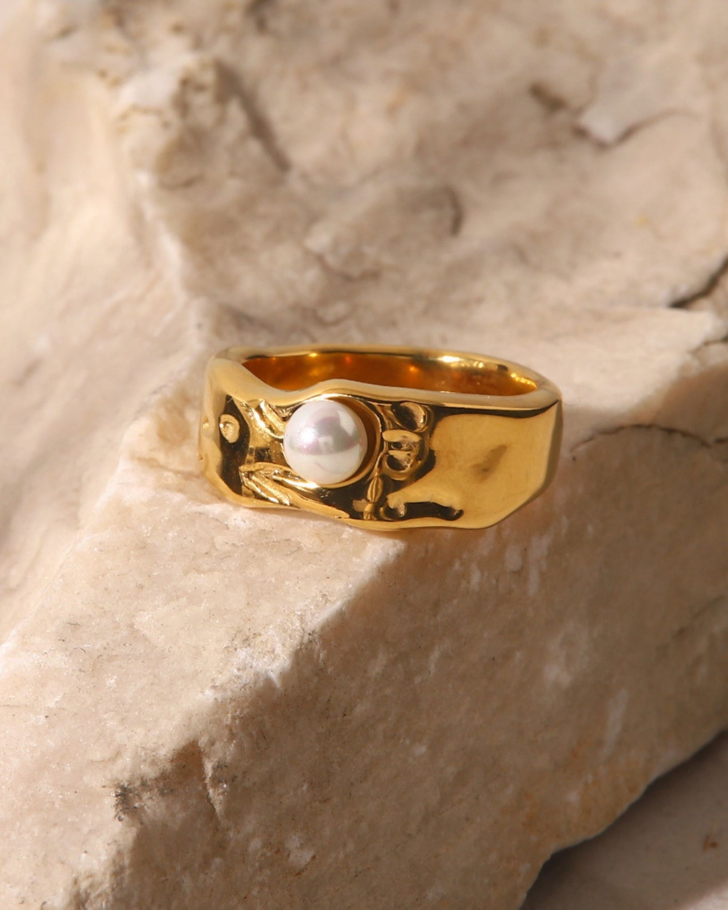 Gold_Wave-Kissed_Pearl_Ring_2