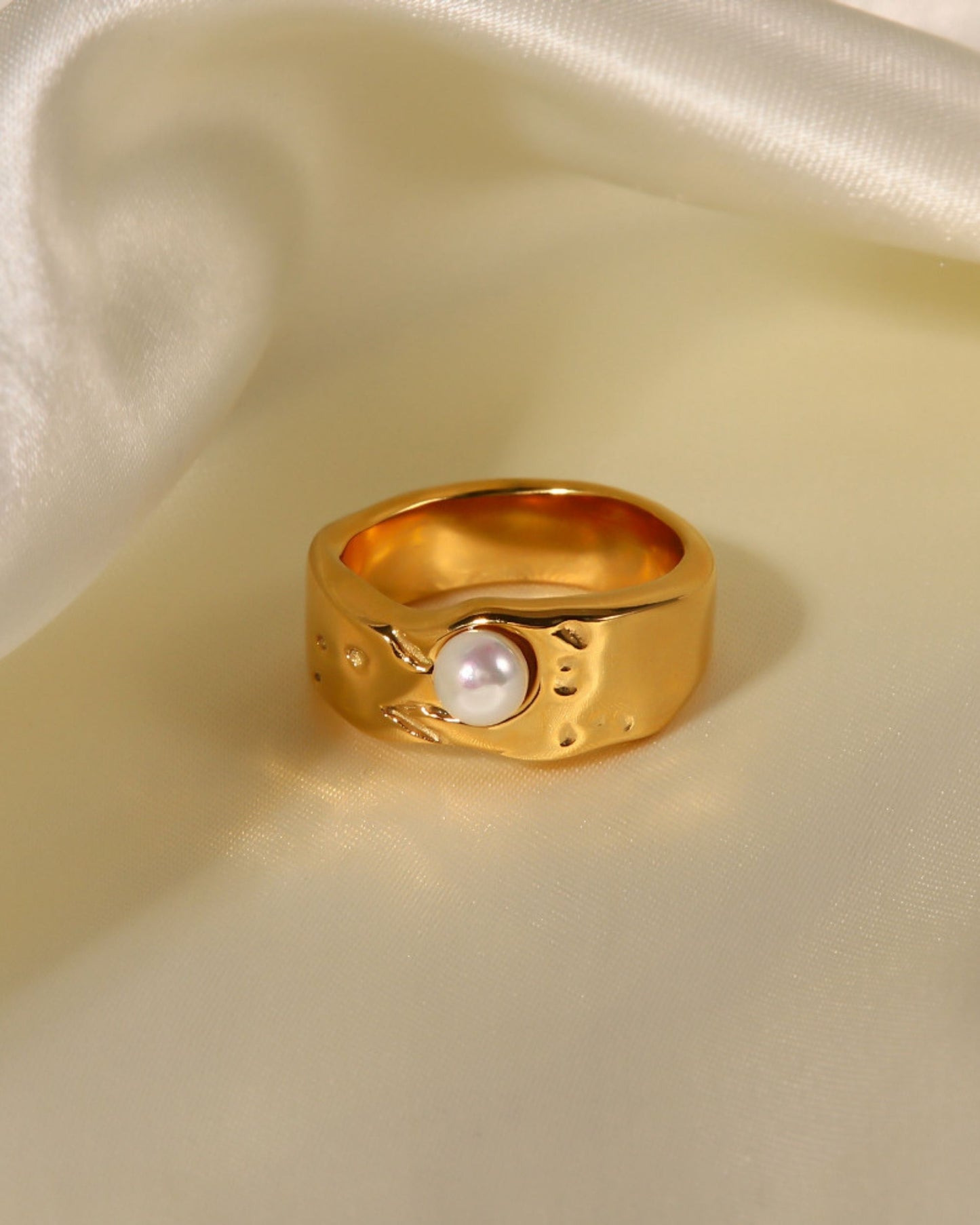 Gold_Wave-Kissed_Pearl_Ring_3