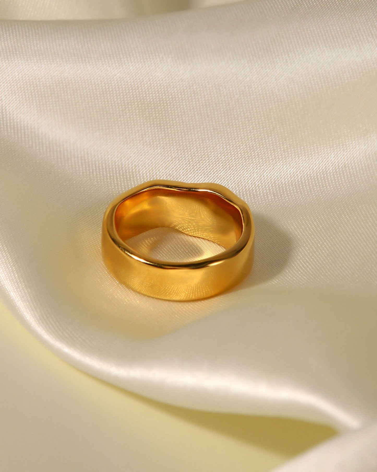 Gold_Wave-Kissed_Pearl_Ring_4