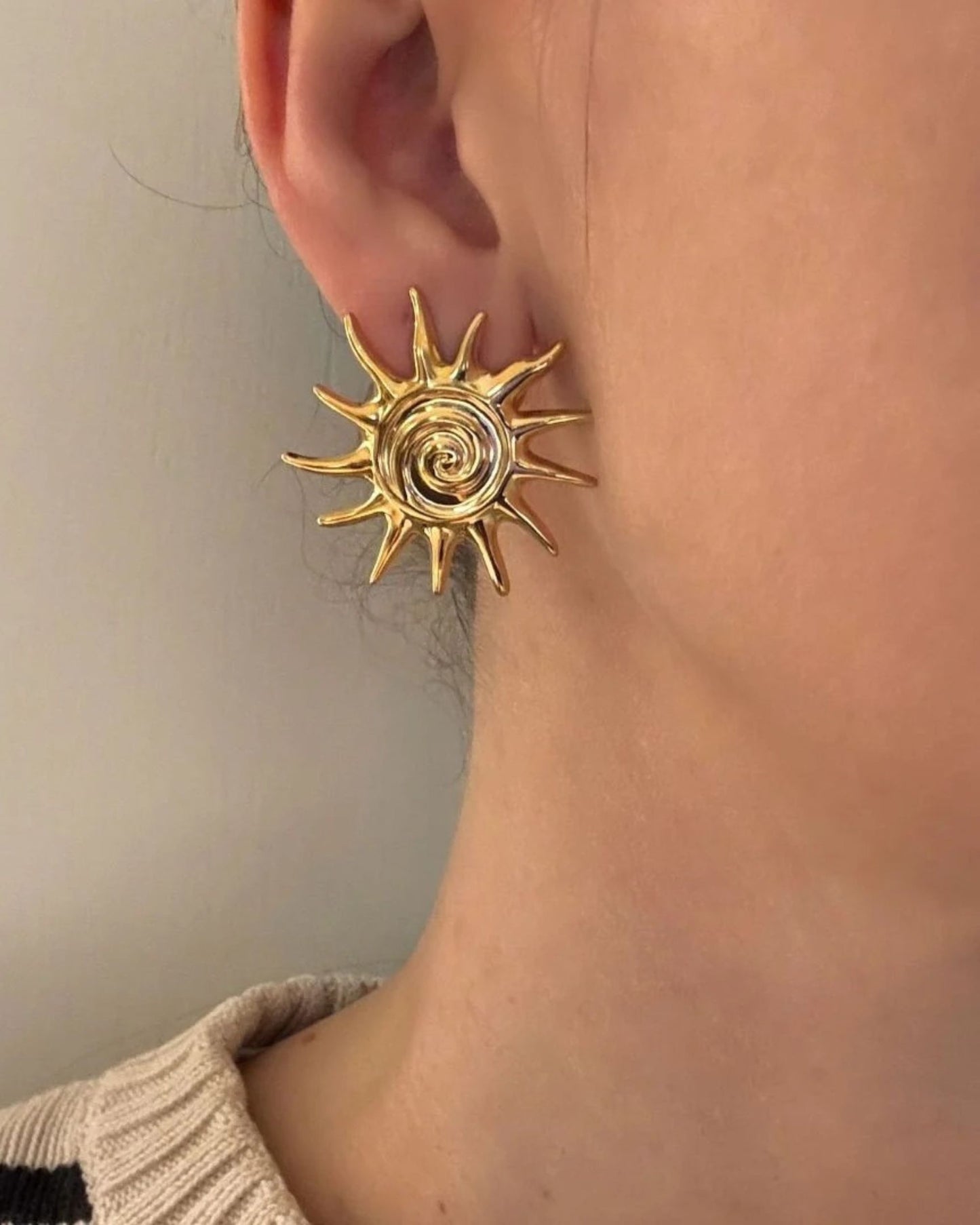 Golden_Sunflare_Stud_Earrings_5