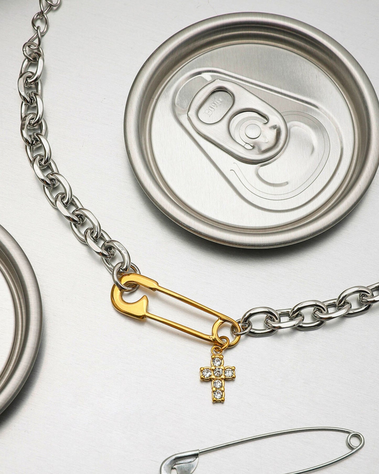 Mixed_Crossed_Pin_Chain_Bracelet_5