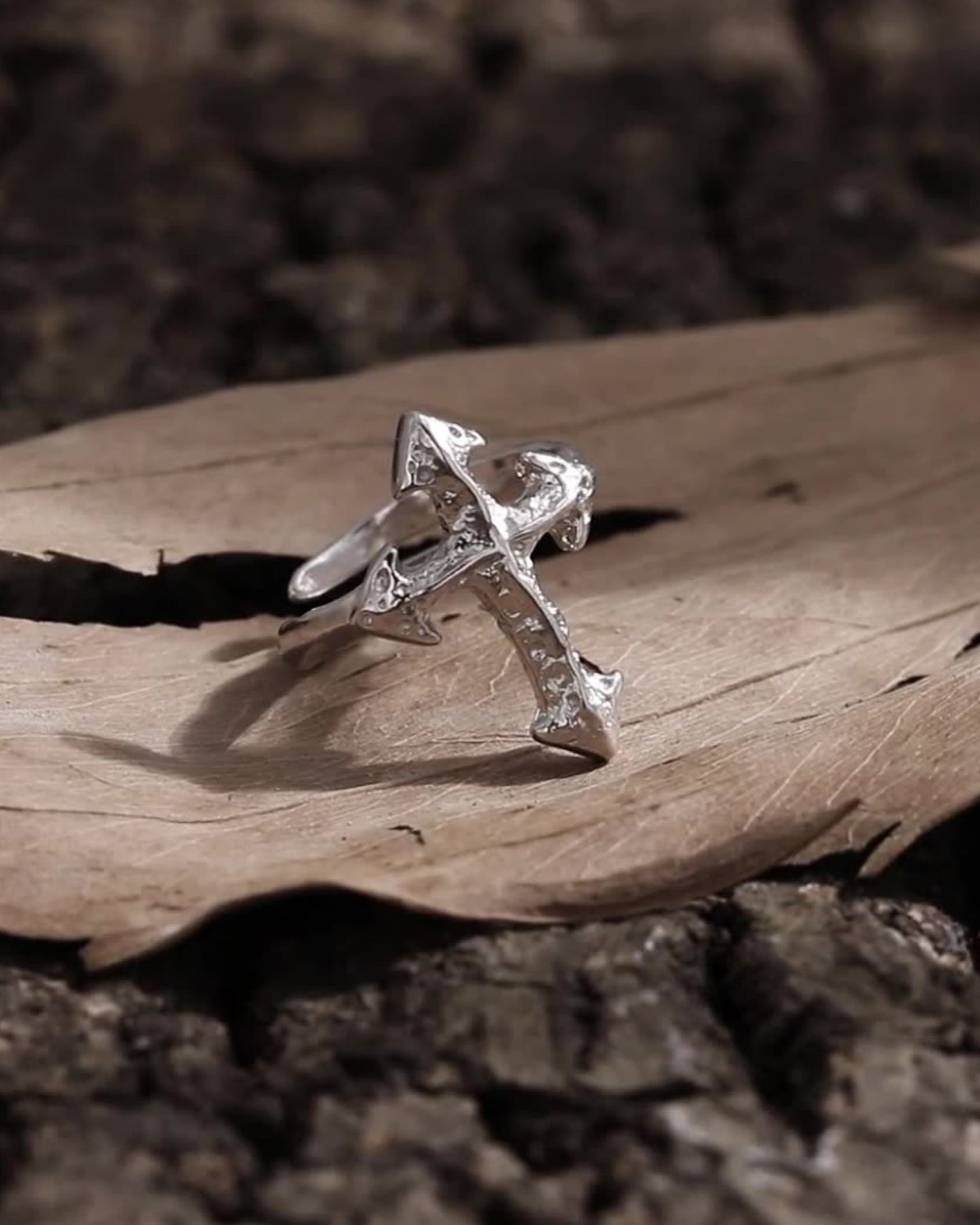 Silver_Arden_Cross_Ring_3