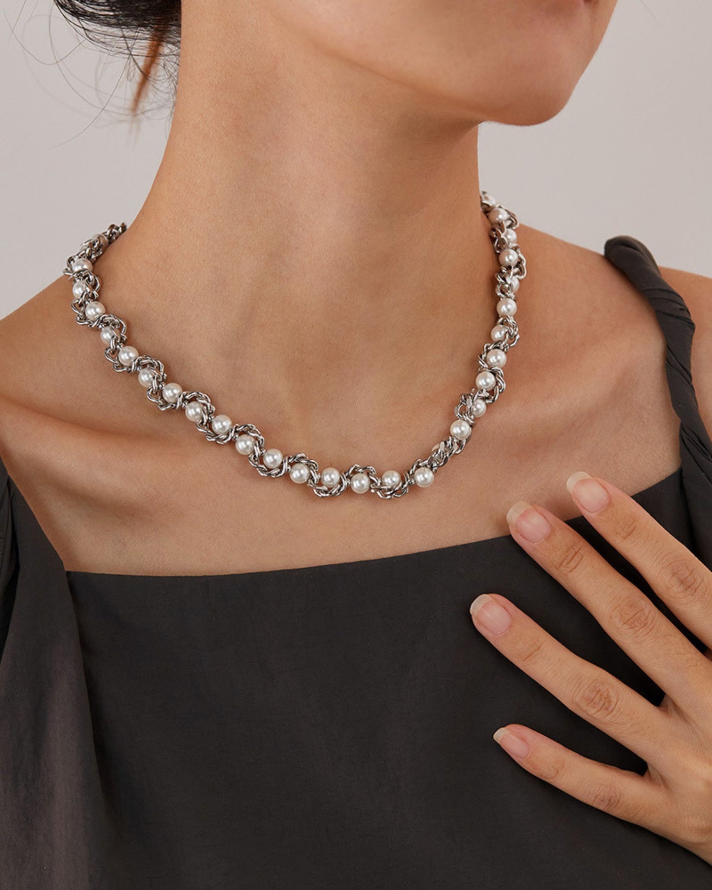 Silver_Ethereal_Rebel_Pearl_Necklace_2