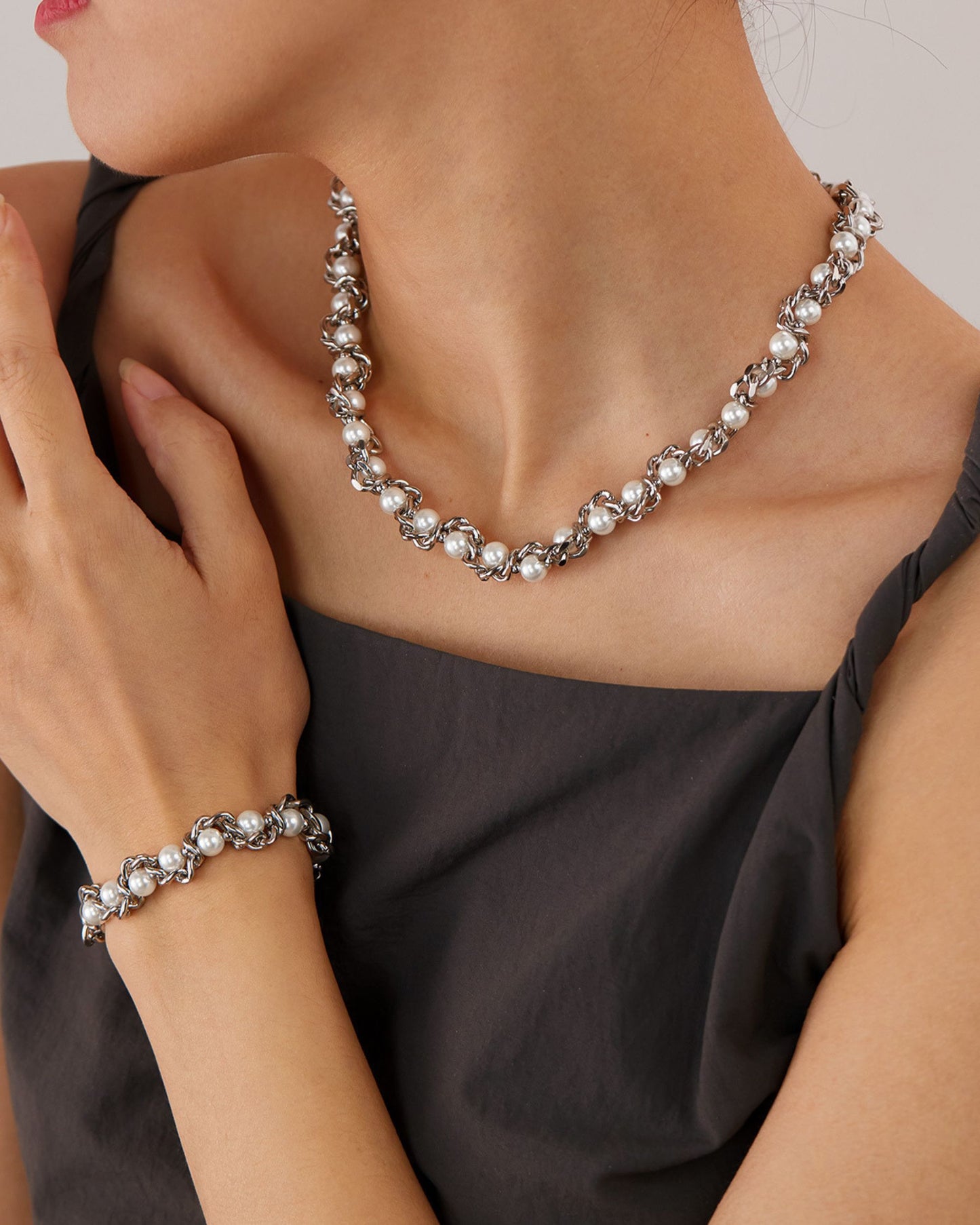 Silver_Ethereal_Rebel_Pearl_Necklace_4