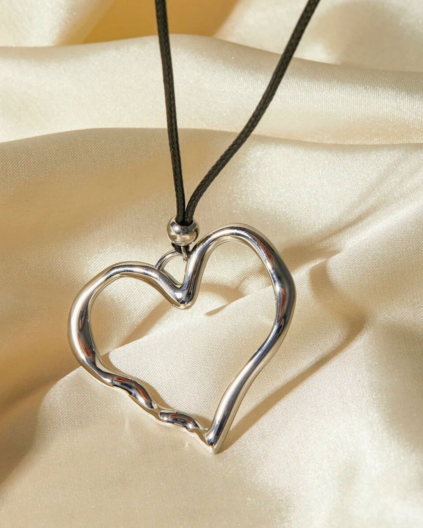 Silver_Heart_Cord_Necklace_5