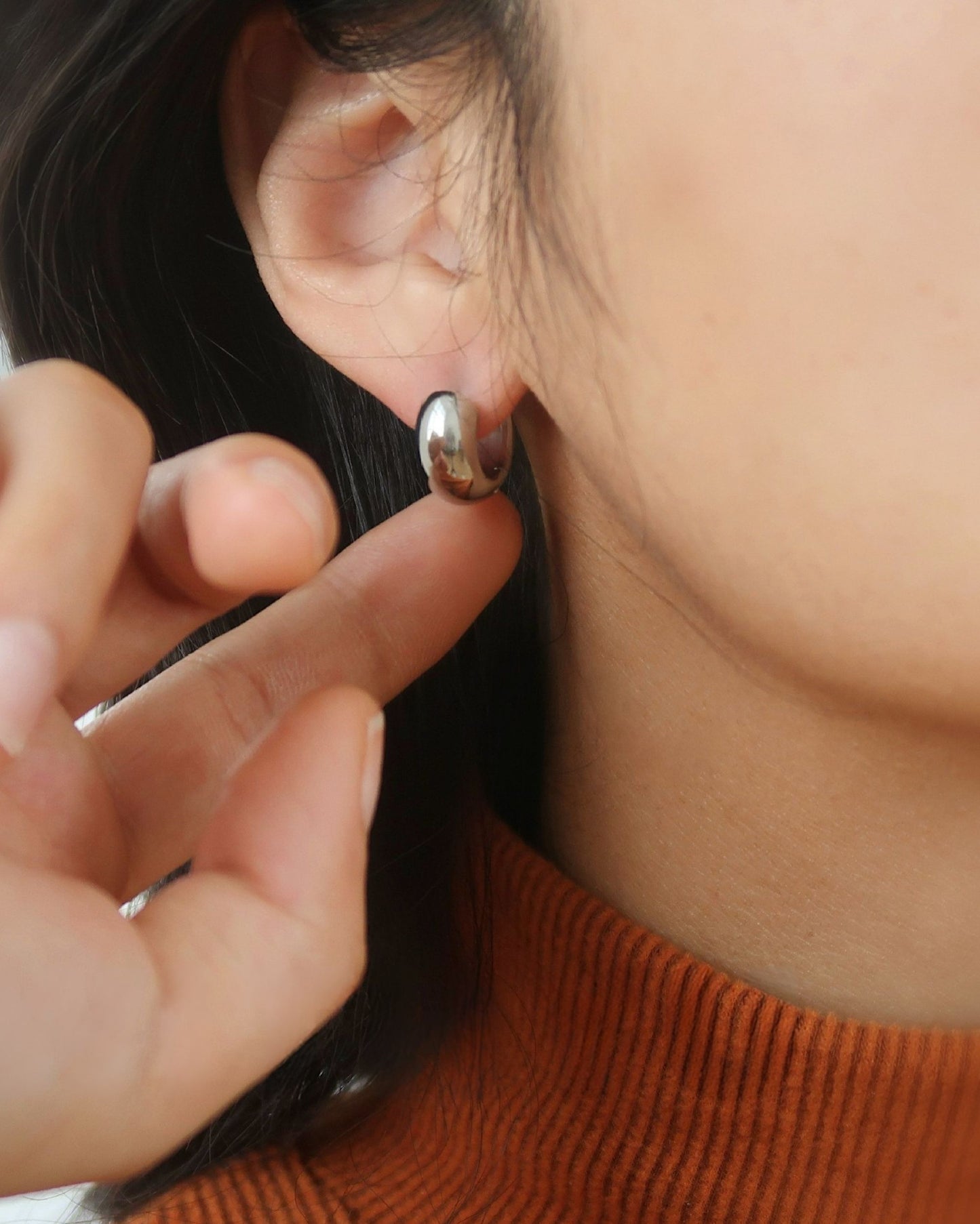 Silver_Huggie_Hoop_Earrings_2