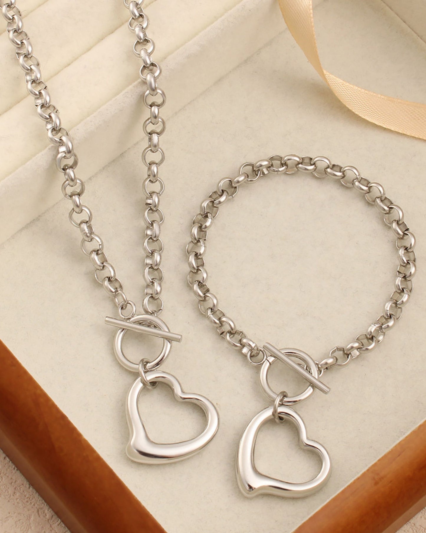 Silver_Remi_Heart_Necklace_4