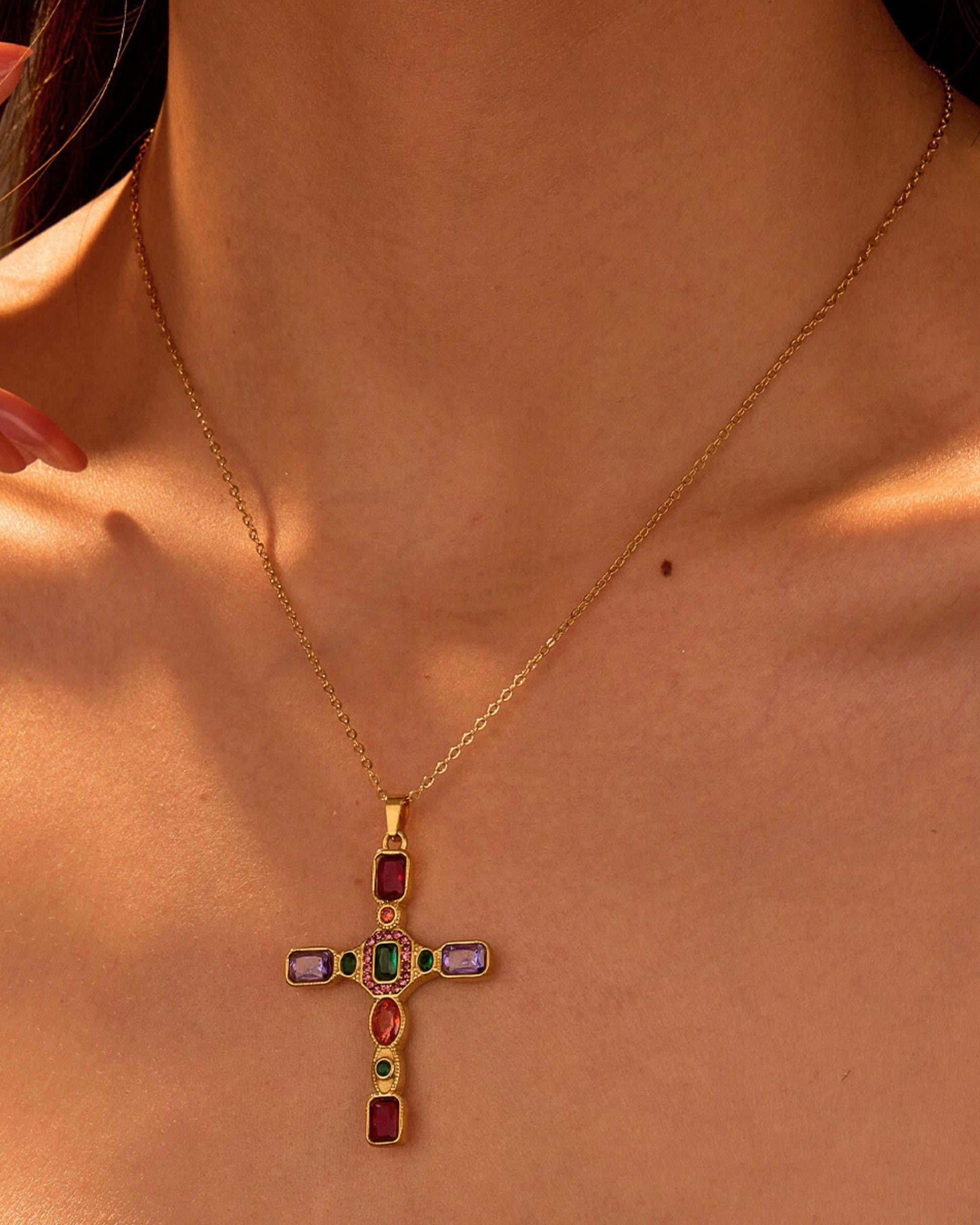 Gold_Byzantia_Cross_Necklace_2