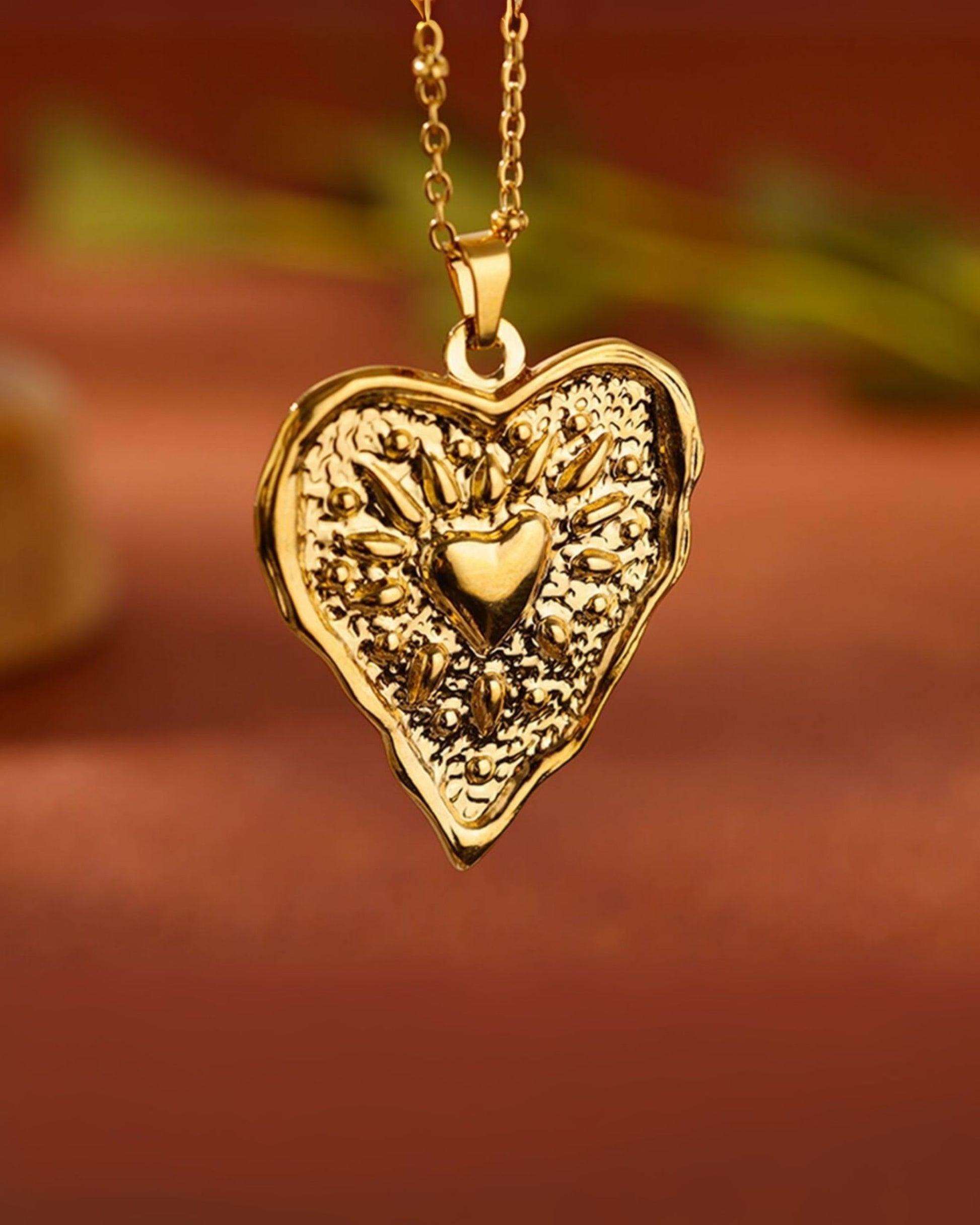 Gold_Celine_Heart_Necklace_2