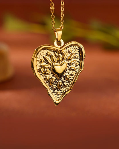 Gold_Celine_Heart_Necklace_2