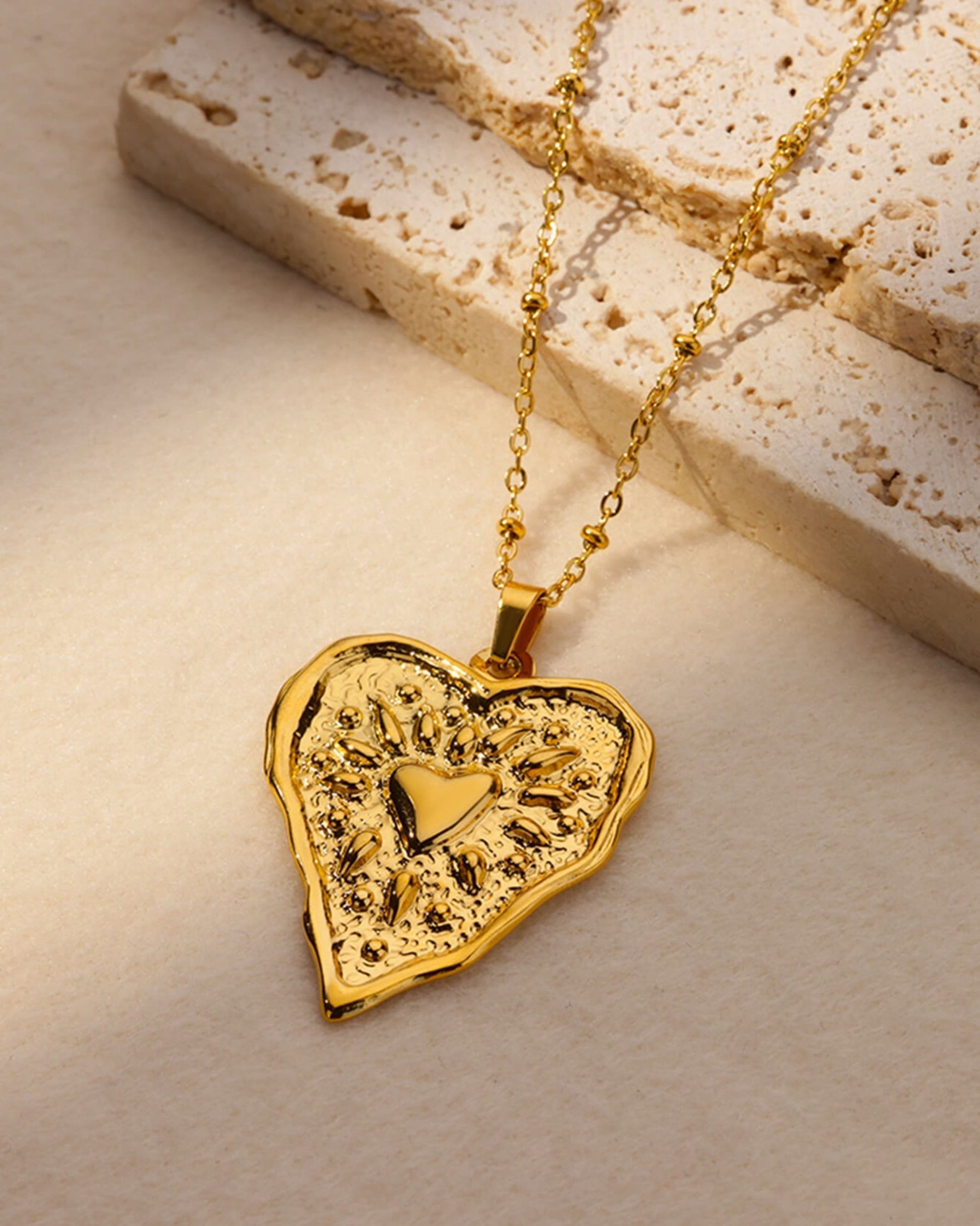 Gold_Celine_Heart_Necklace_3