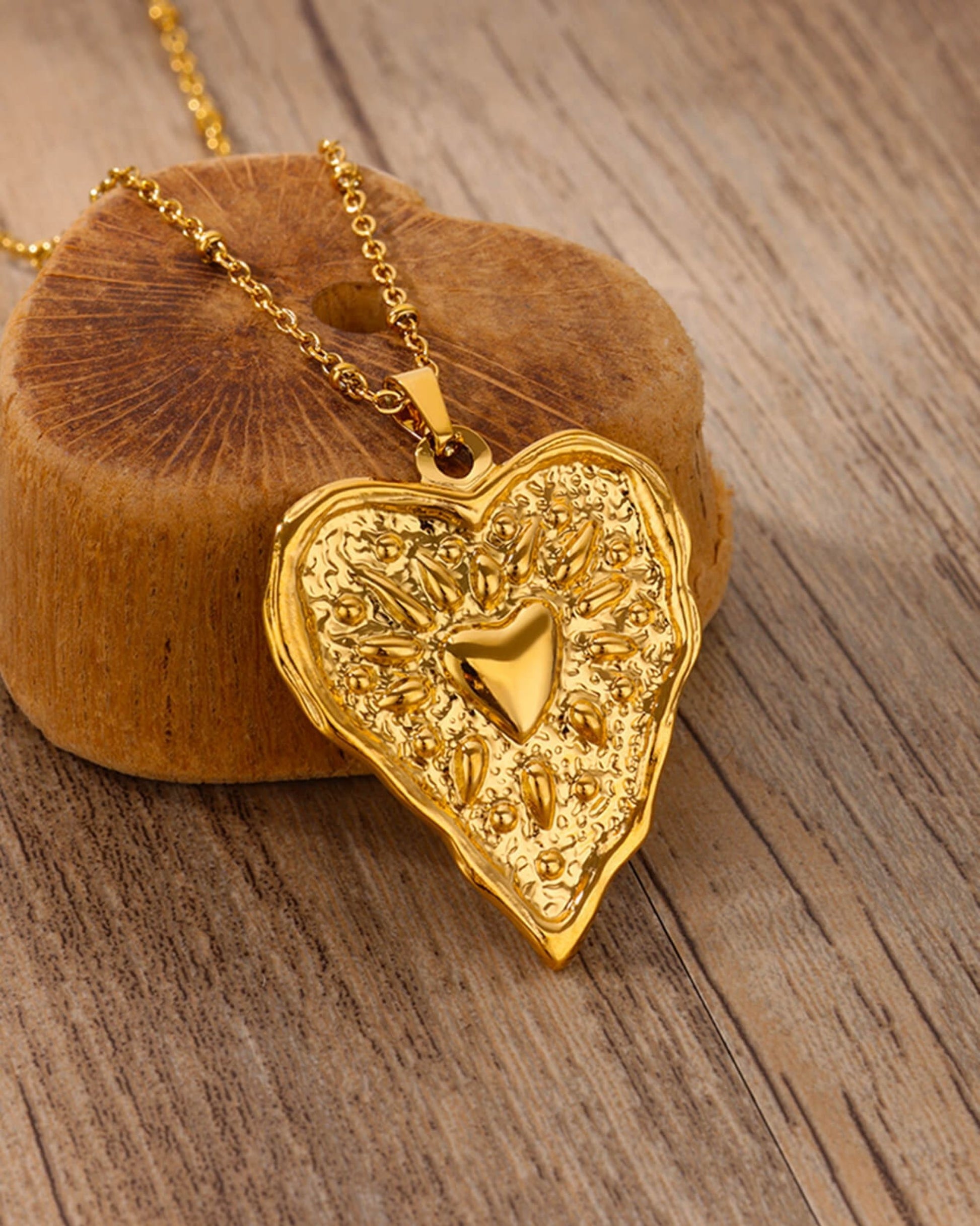 Gold_Celine_Heart_Necklace_4