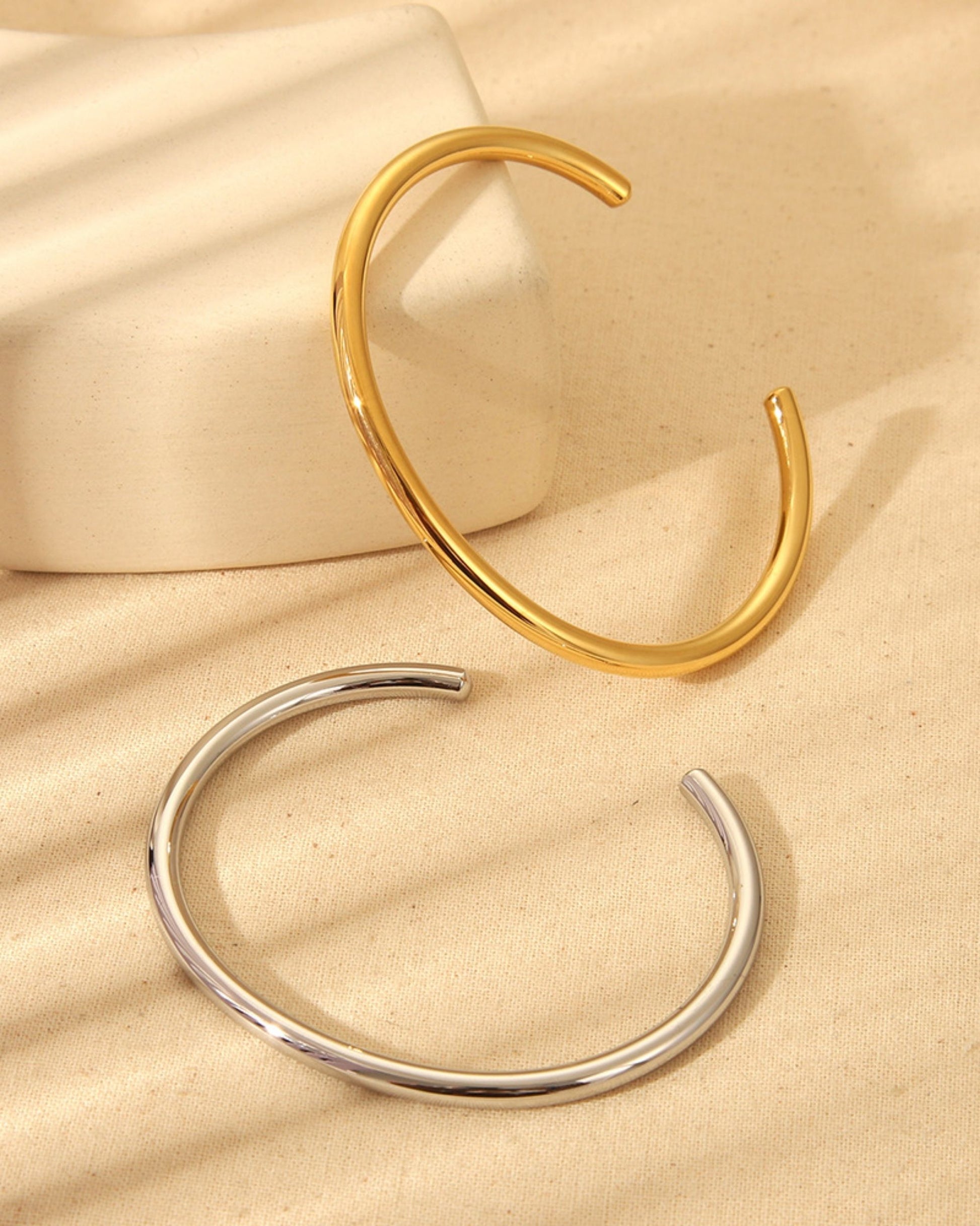 Gold_Circle_Bangle_3