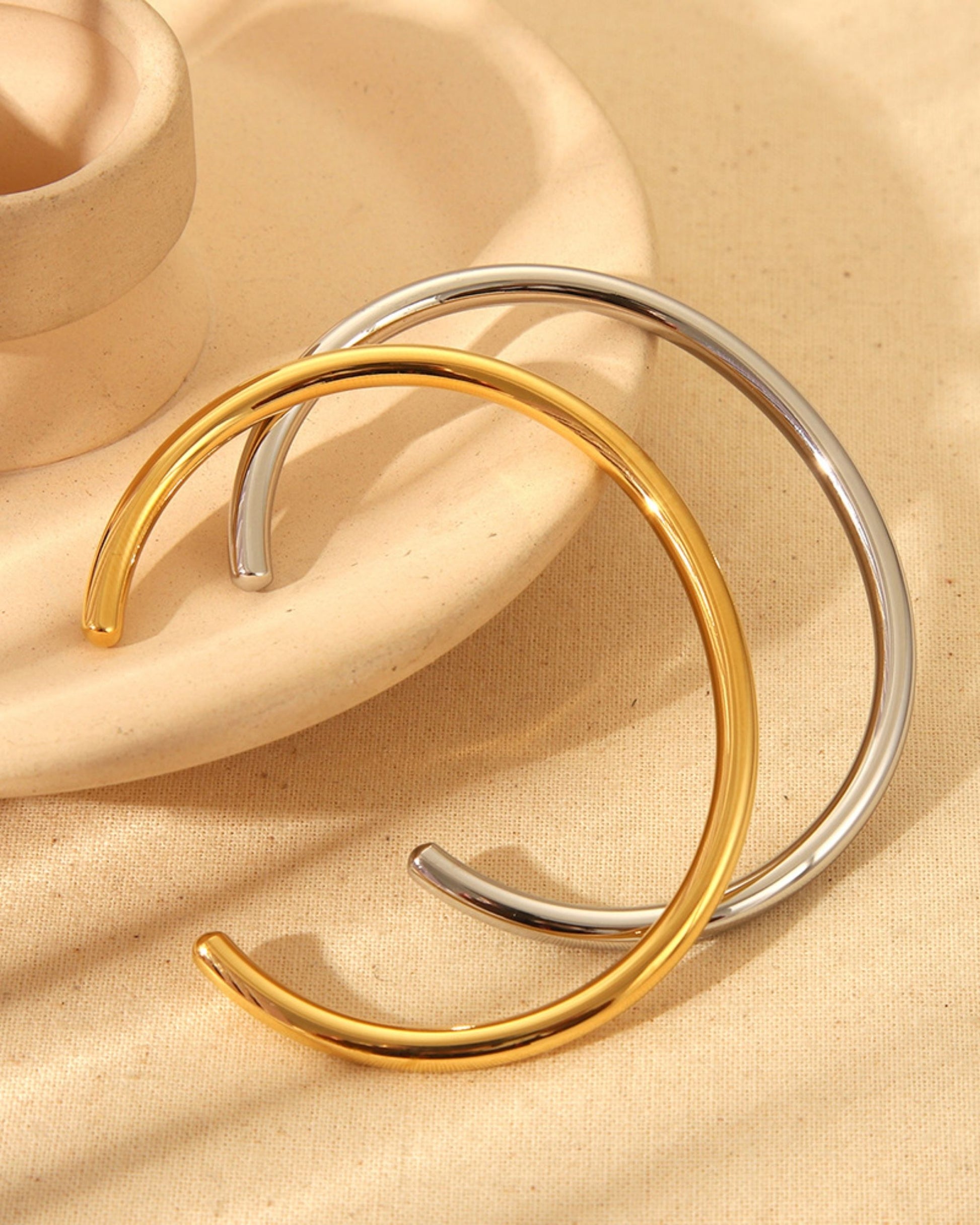Gold_Circle_Bangle_4