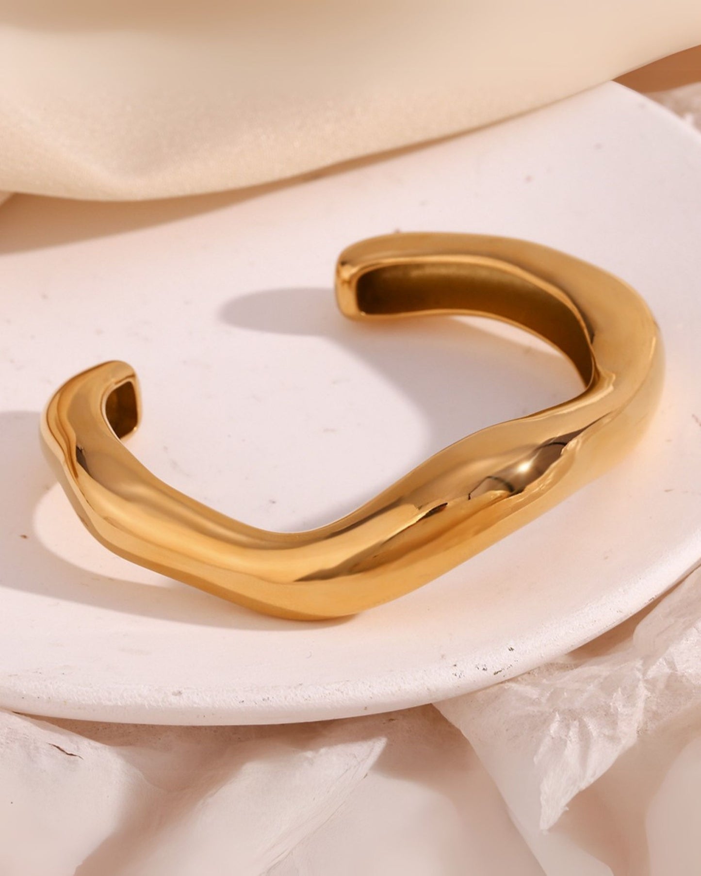 Gold_Drift_Form_Bangle_3
