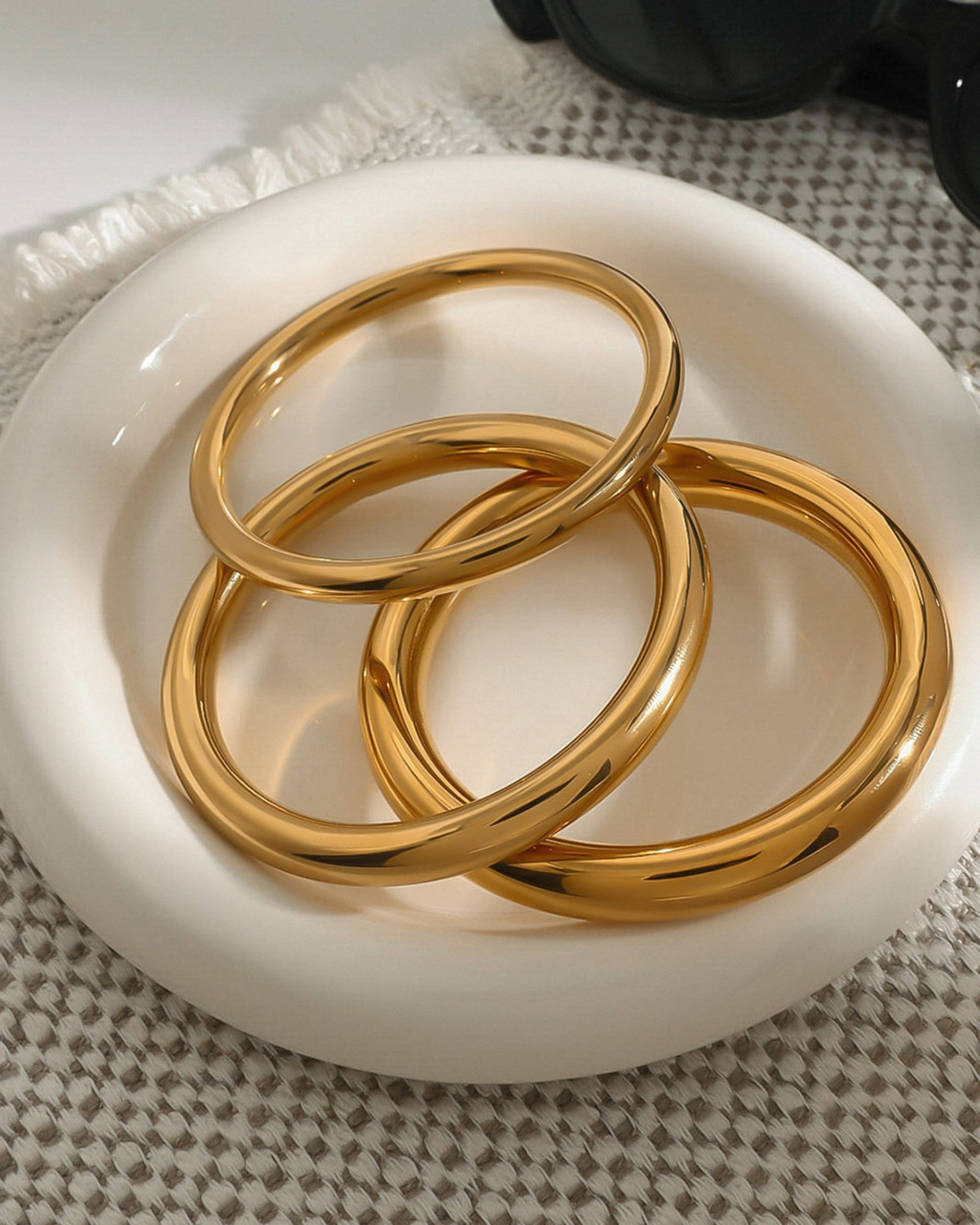 Gold_Elise_Line_Bangle_6