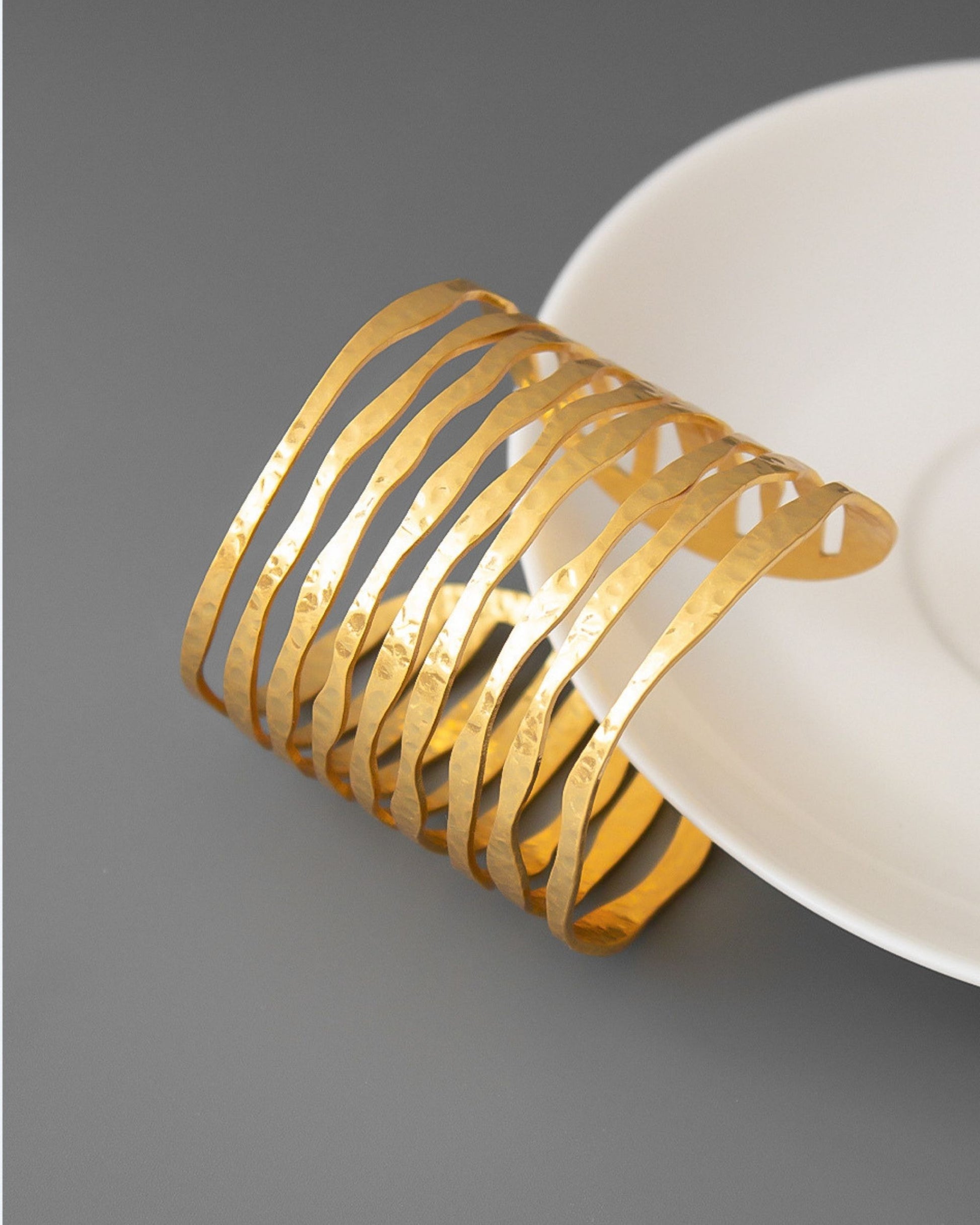 Gold_Fluid_Motion_Bangle_2