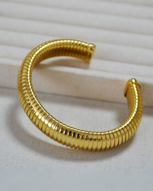 Gold_Helix_Curve_Bangle_1