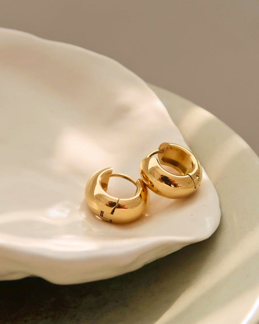 Gold_Huggie_Hoop_Earrings_1
