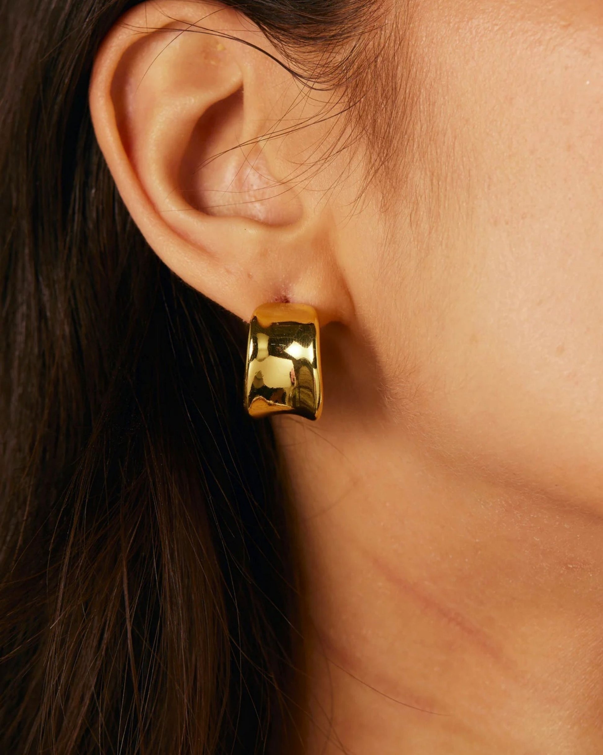 Gold_Isla_Hoop_Earrings_2