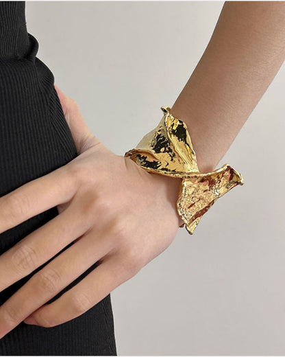 Gold_Lava_Fern_Bangle_2