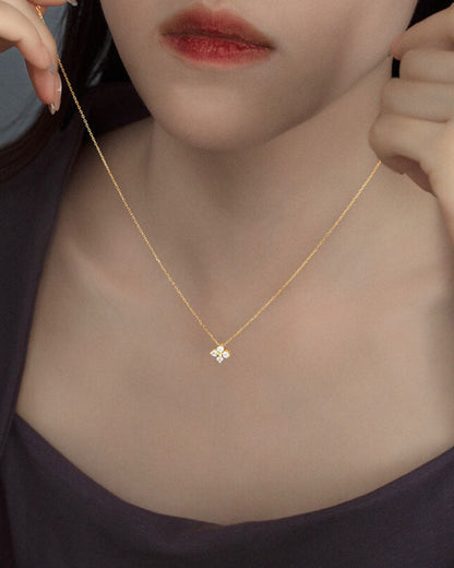 Gold_Lucky_Clover_Pendant_Necklace_2