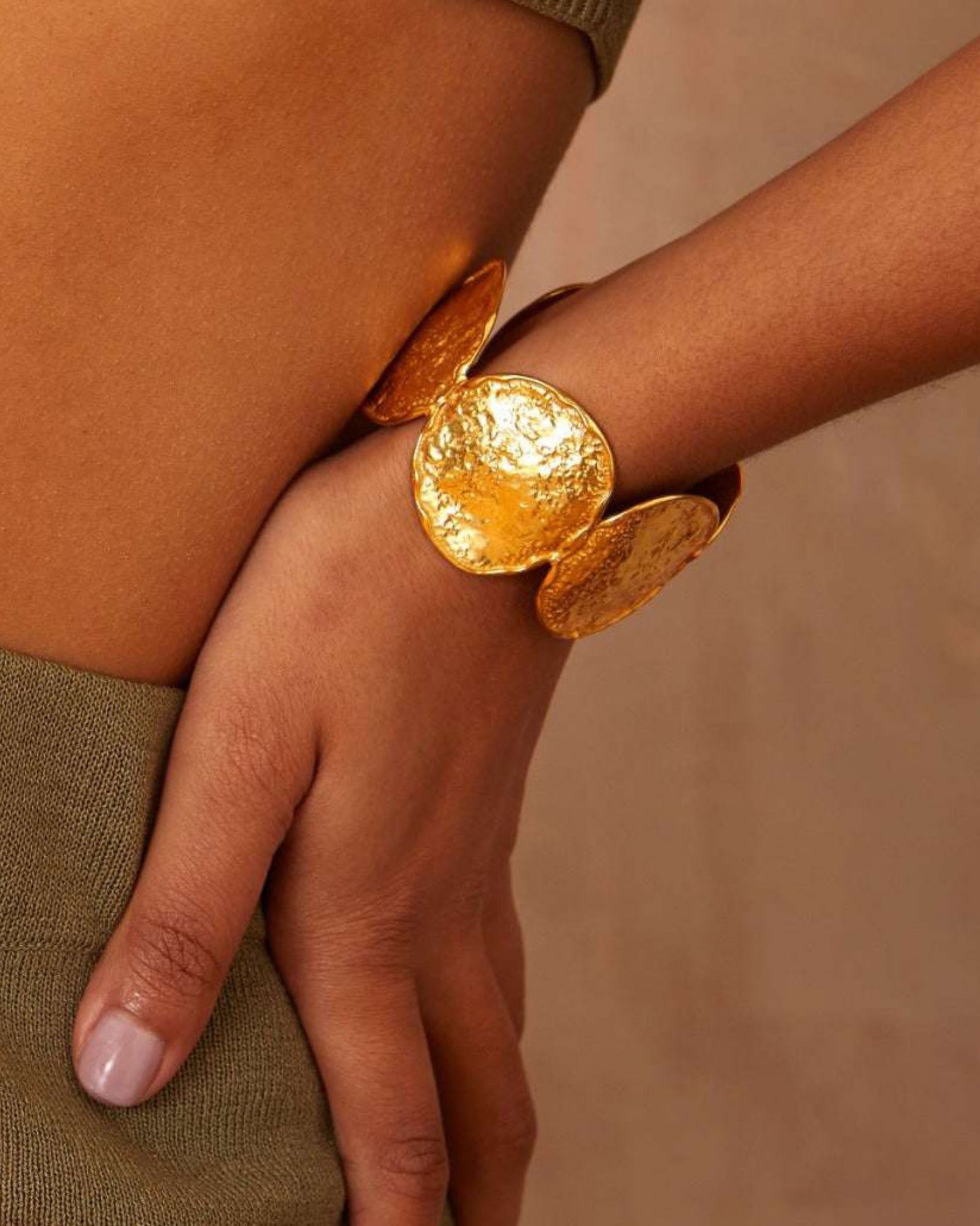 Gold_Margo_Textured_Bangle_2