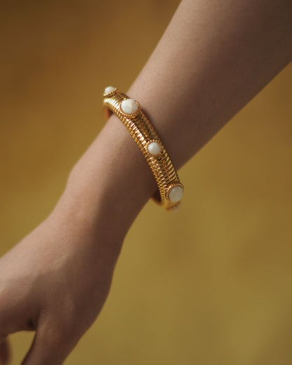 Gold_Mythic_Ivory_Bangle_2