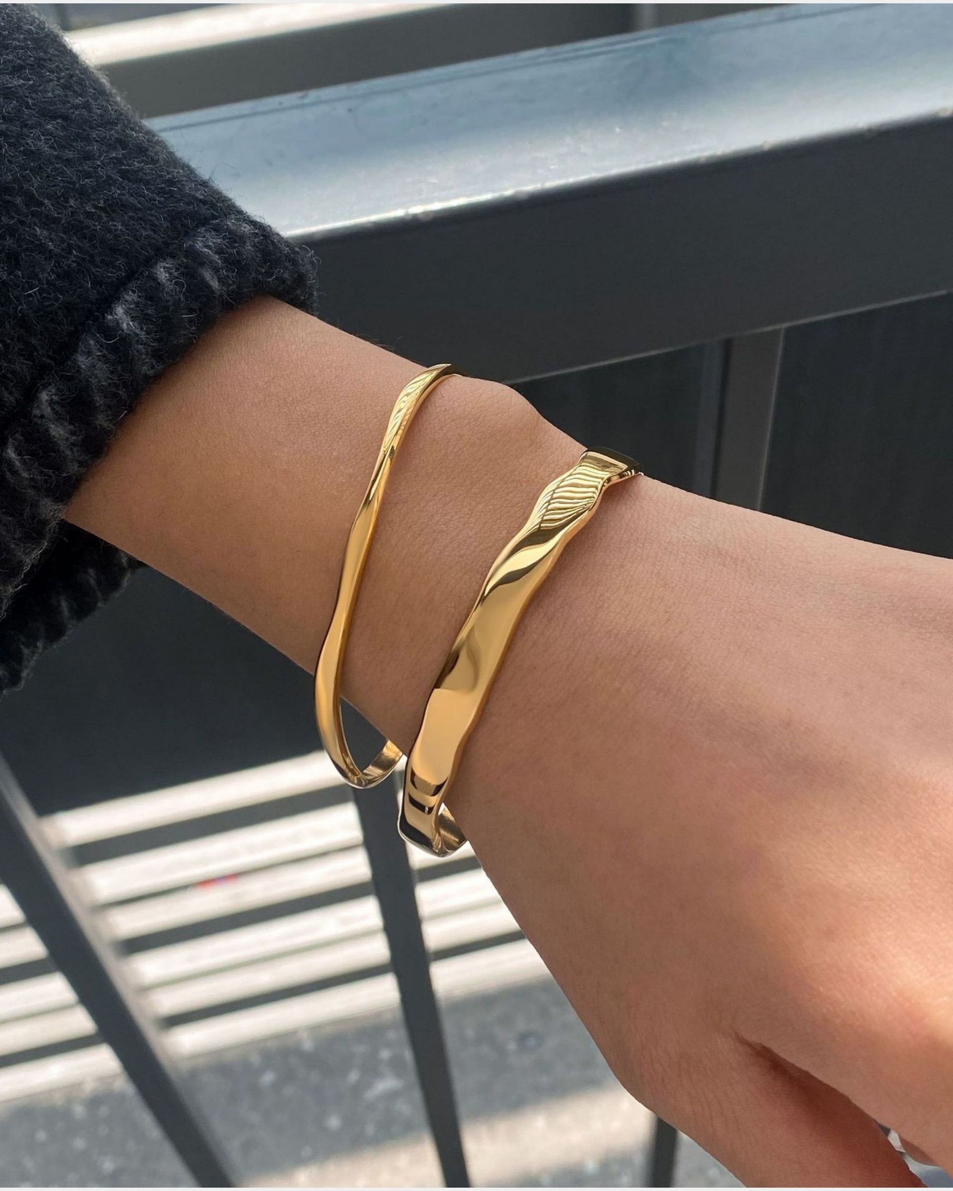 Gold_Nora_Flow_Bangle_2